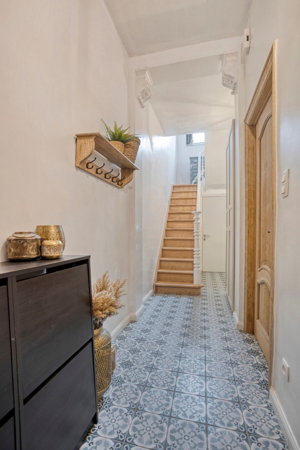 Authentieke woning met 5 slaapkamers op een ruim perceel foto 3