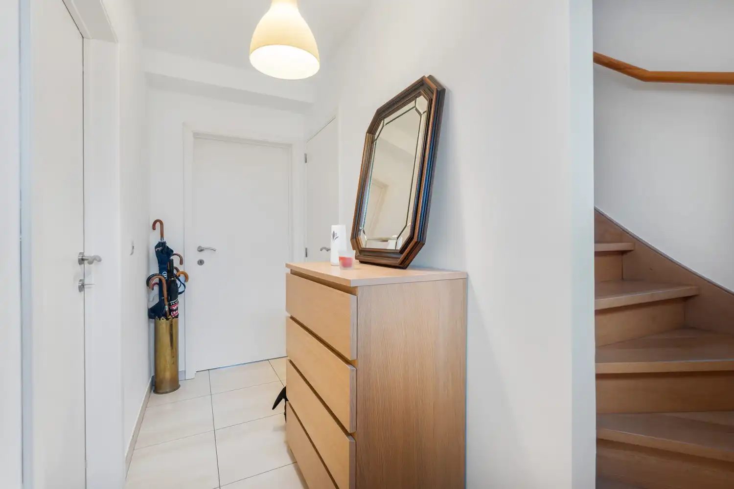 Prachtige 3-gevelwoning met studio, grote tuin en vrij uitzicht foto 3