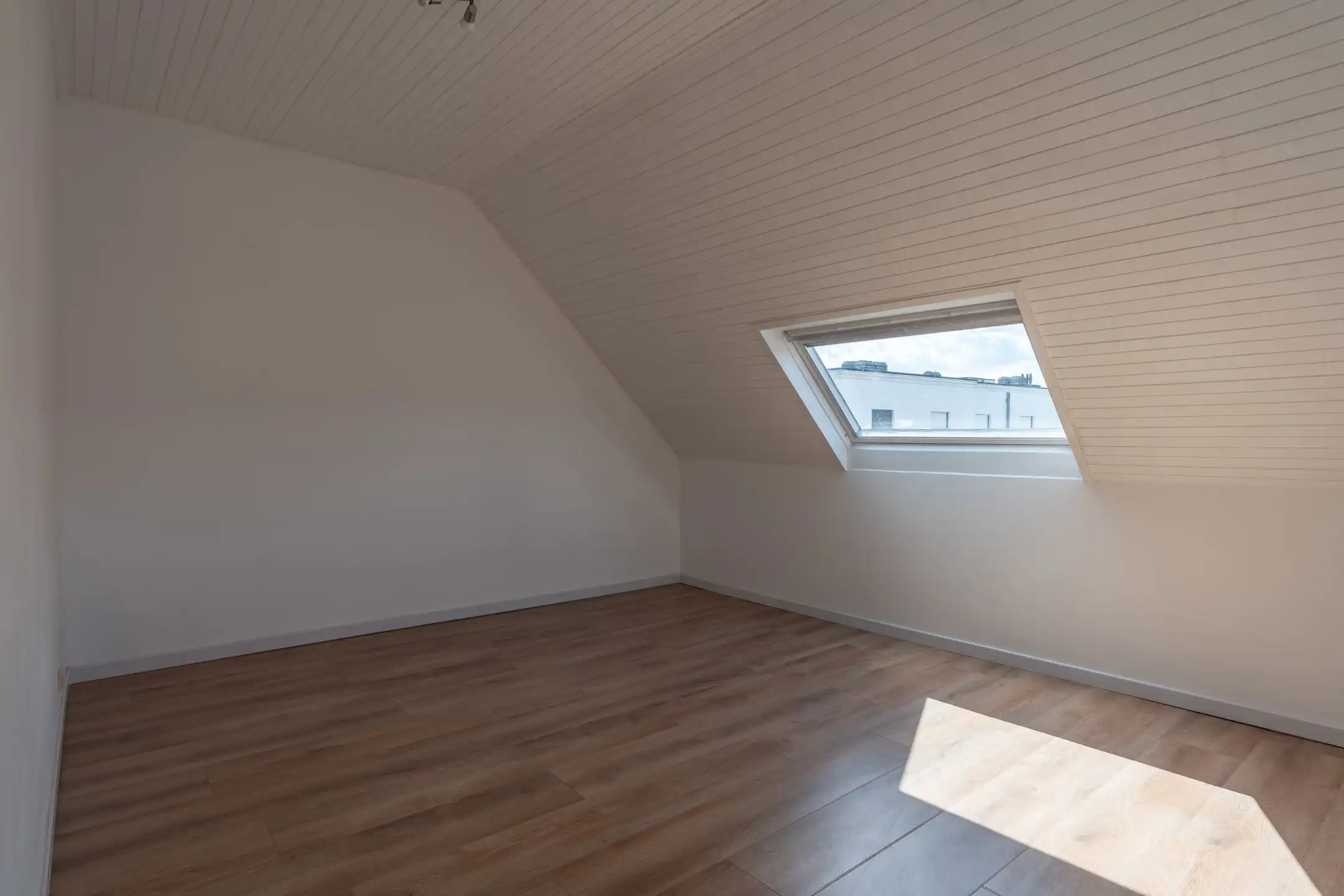 Volledig vernieuwde (2025) 2 slaapkamerwoning (A label) foto 16