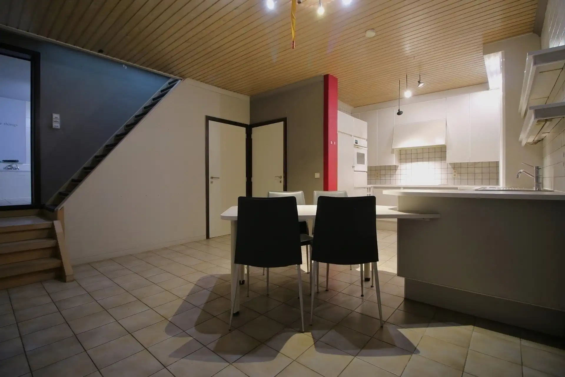 Ruim te renoveren handelspand met woning foto 17