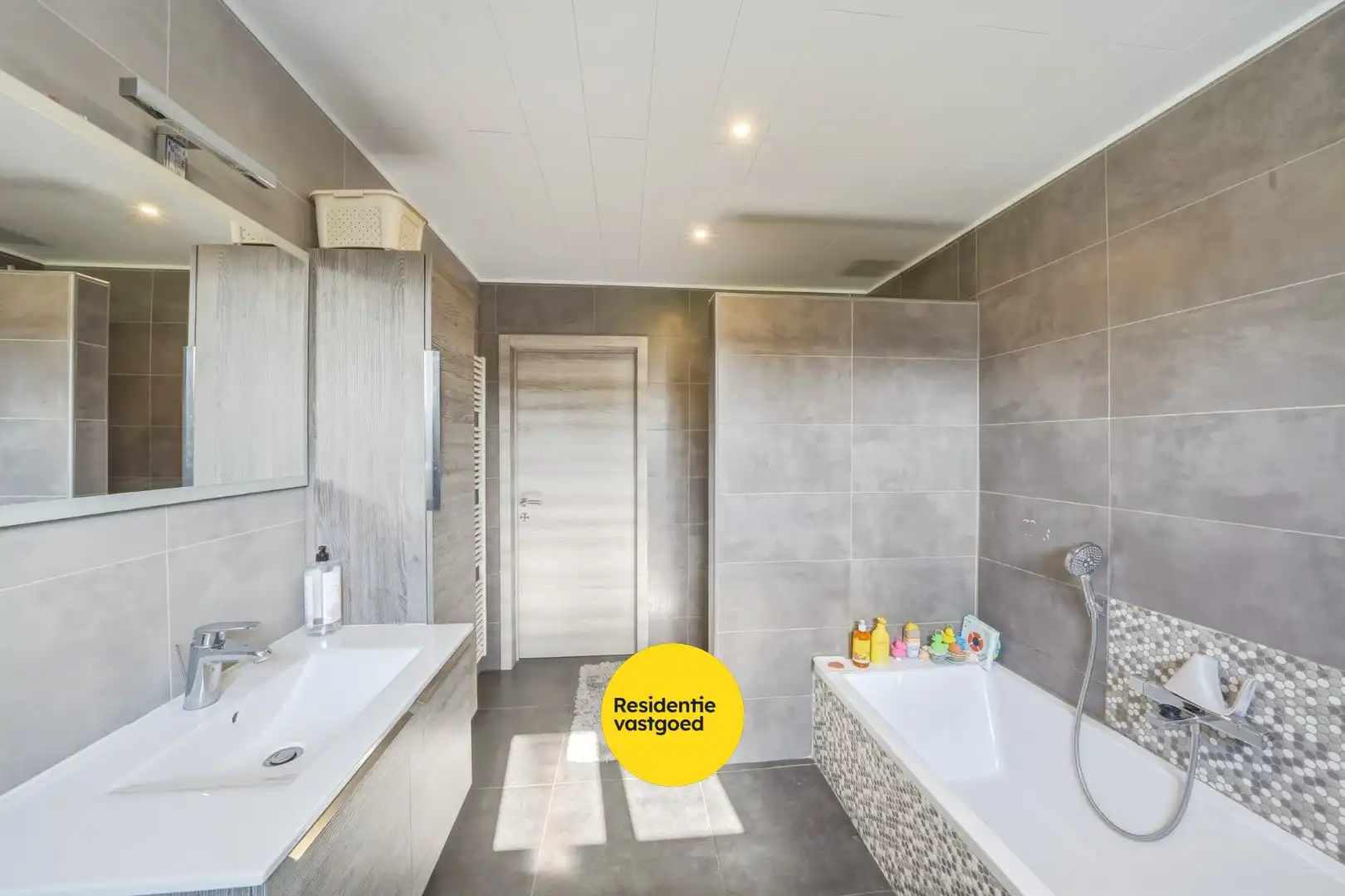 Verrassend ruime gezinswoning met zonnige tuin in Oudenburg foto 14