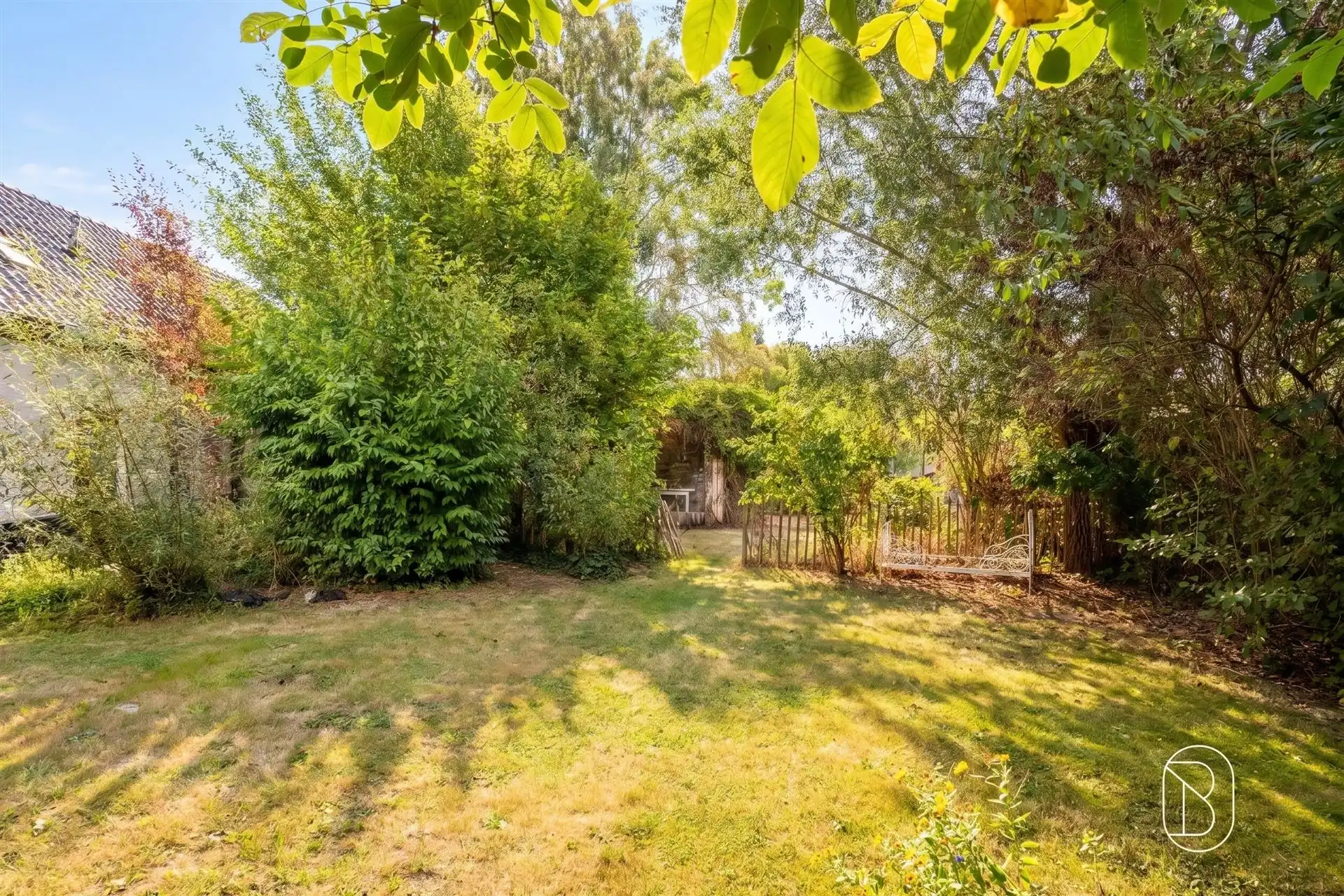 Charmante woning met gîte en prachtige tuin! foto 6