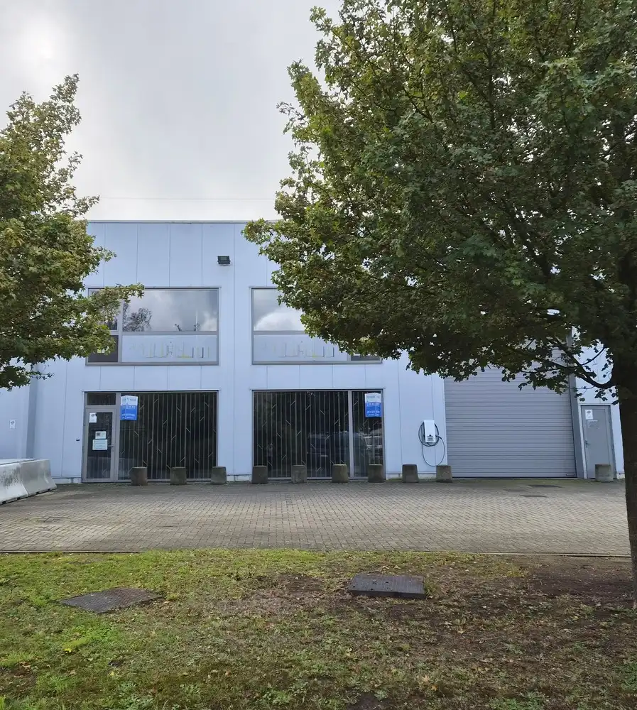 KMO-unit met kantoor foto 31