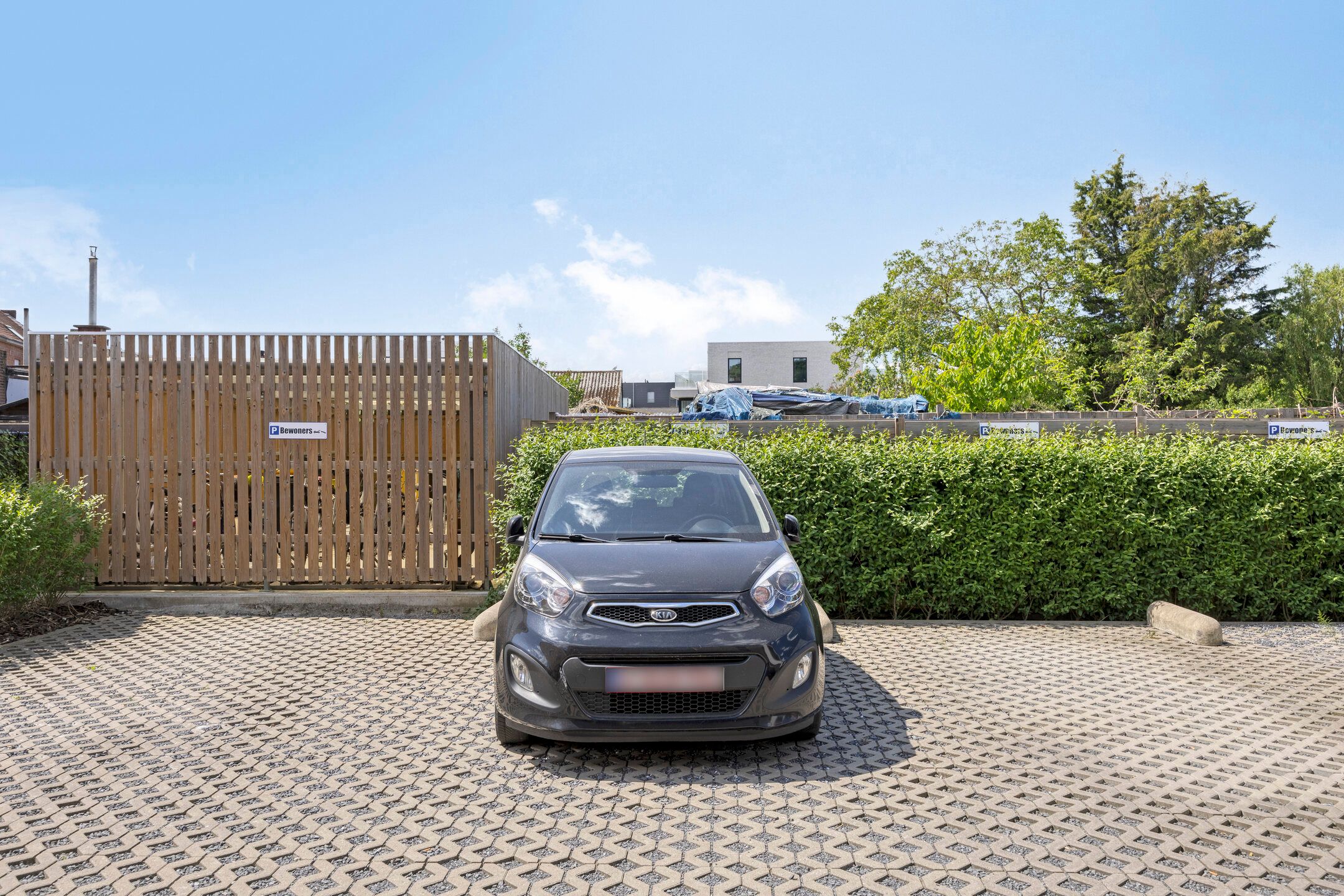 Recent appartement met 2 slaapkamers & parking foto 21