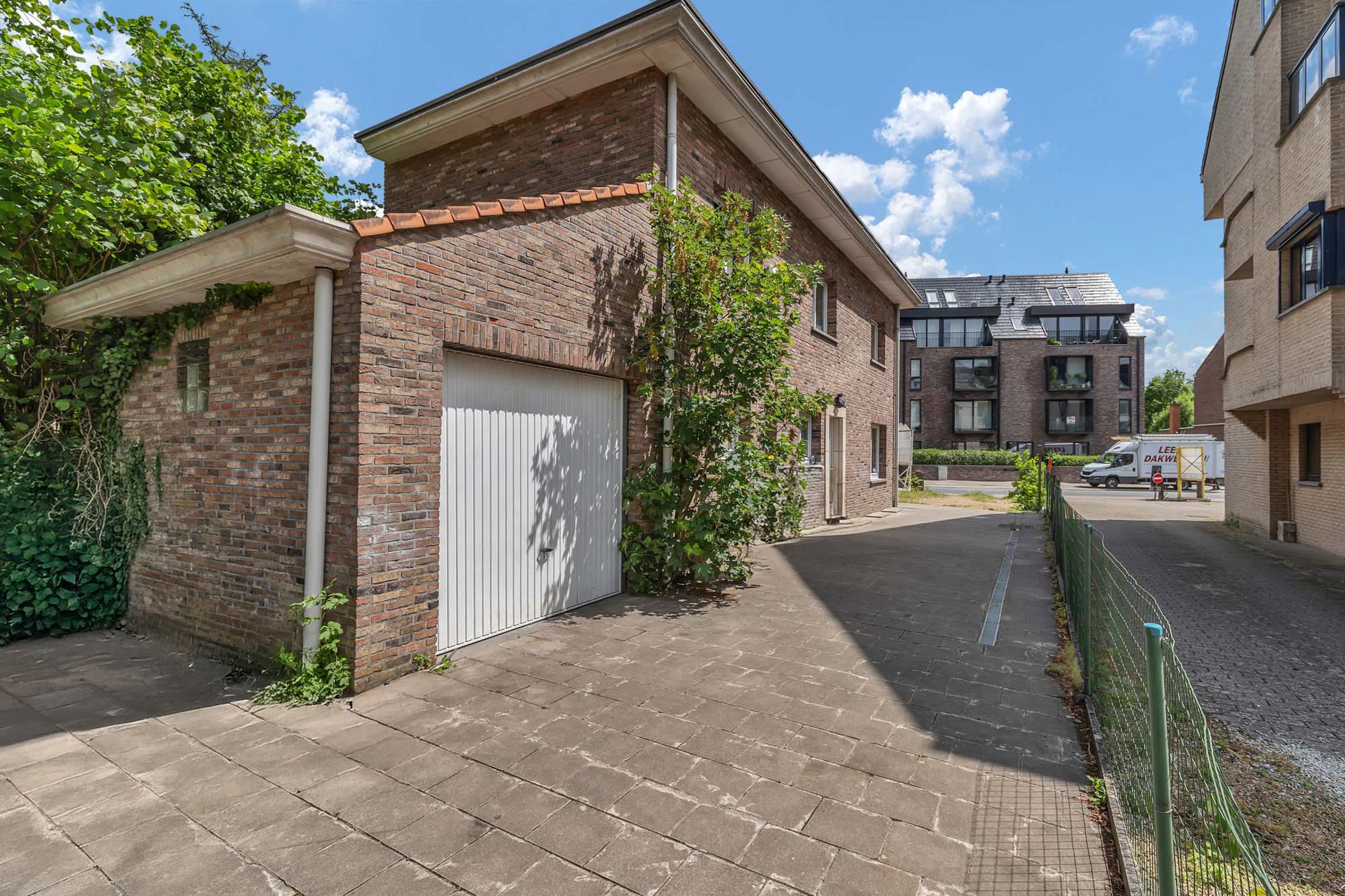 Hoofdfoto van de publicatie: Te renoveren woning op strategische locatie