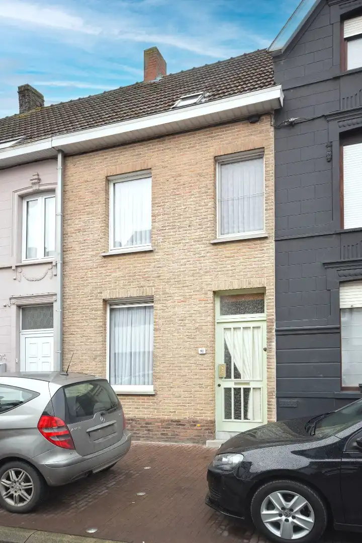 Hoofdfoto van de publicatie: Verzorgde rijwoning in het centrum van Roeselare