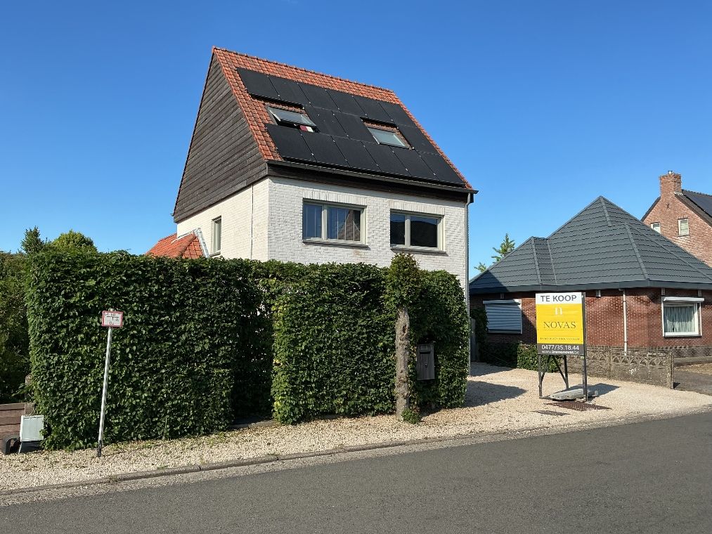 Energiezuinige woning met zonnepanelen, 3 grote slaapkamers, mooie tuin met bergplaats, zalig uitzicht foto 2