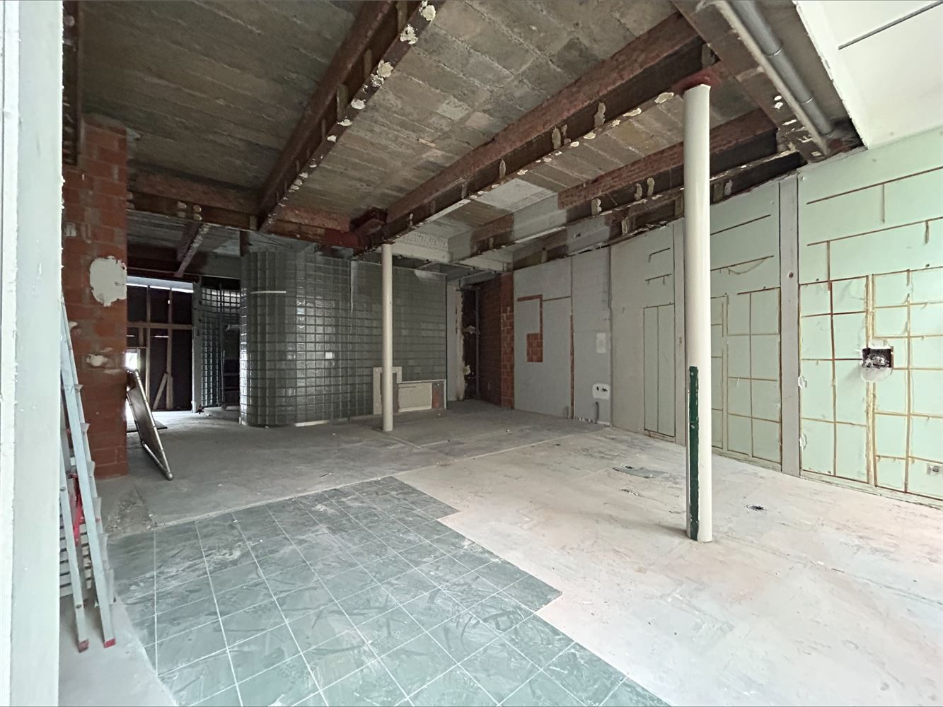 Handelsruimte te huur op toplocatie in hartje Hasselt foto 4