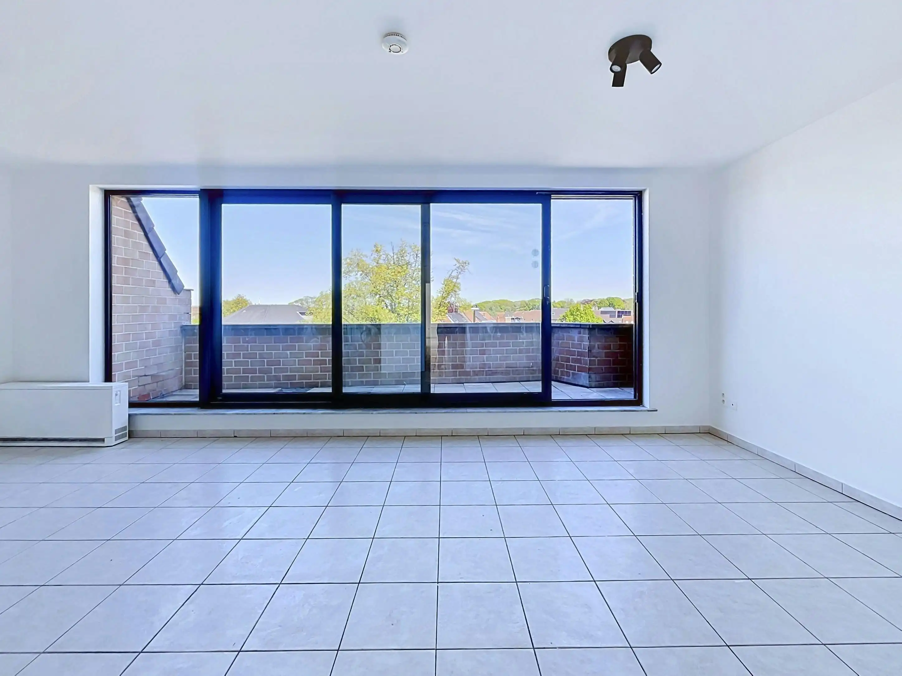 Appartement met 2 slaapkamers aan het station van Eeklo foto 5