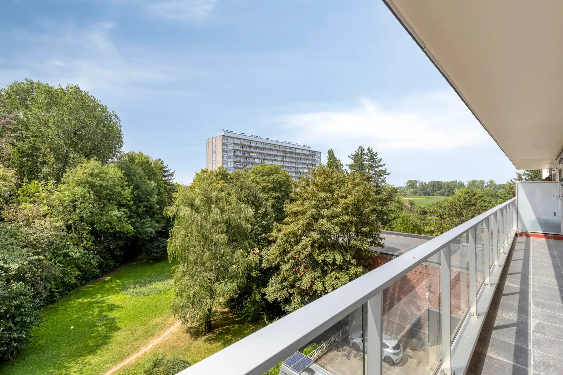 Zeer lichtrijk 2-slaapkamerappartement foto 10