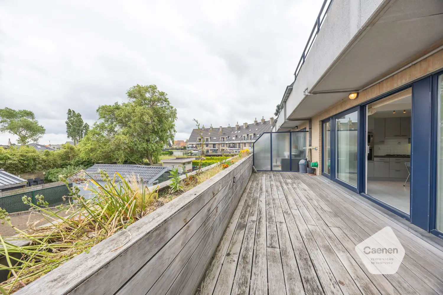 Ruim woonappartement met zongericht, groot terras foto {{pictureIndex}}