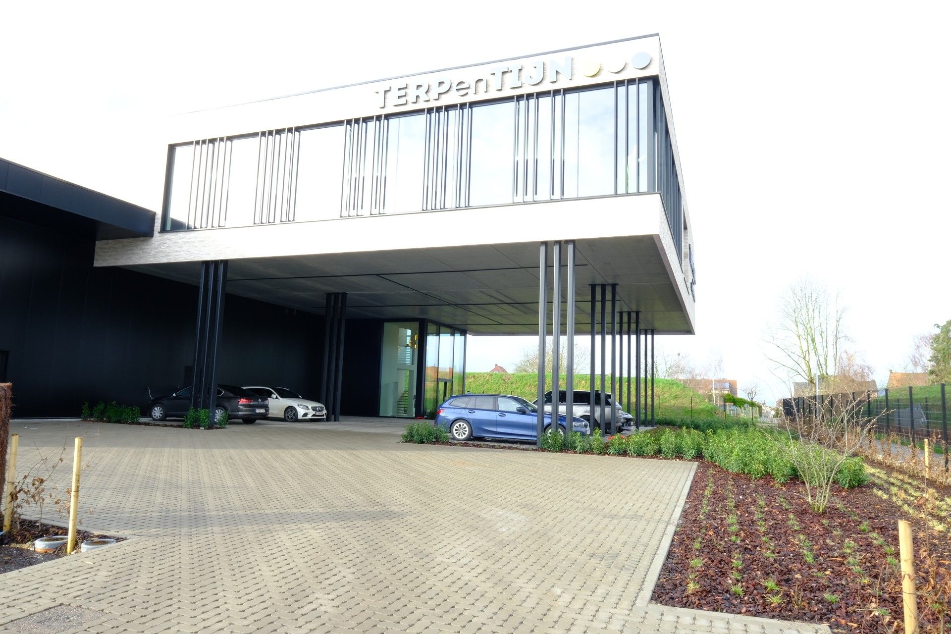 Nieuwbouw kantoorruimte van 129 m² in Bilzen foto {{pictureIndex}}