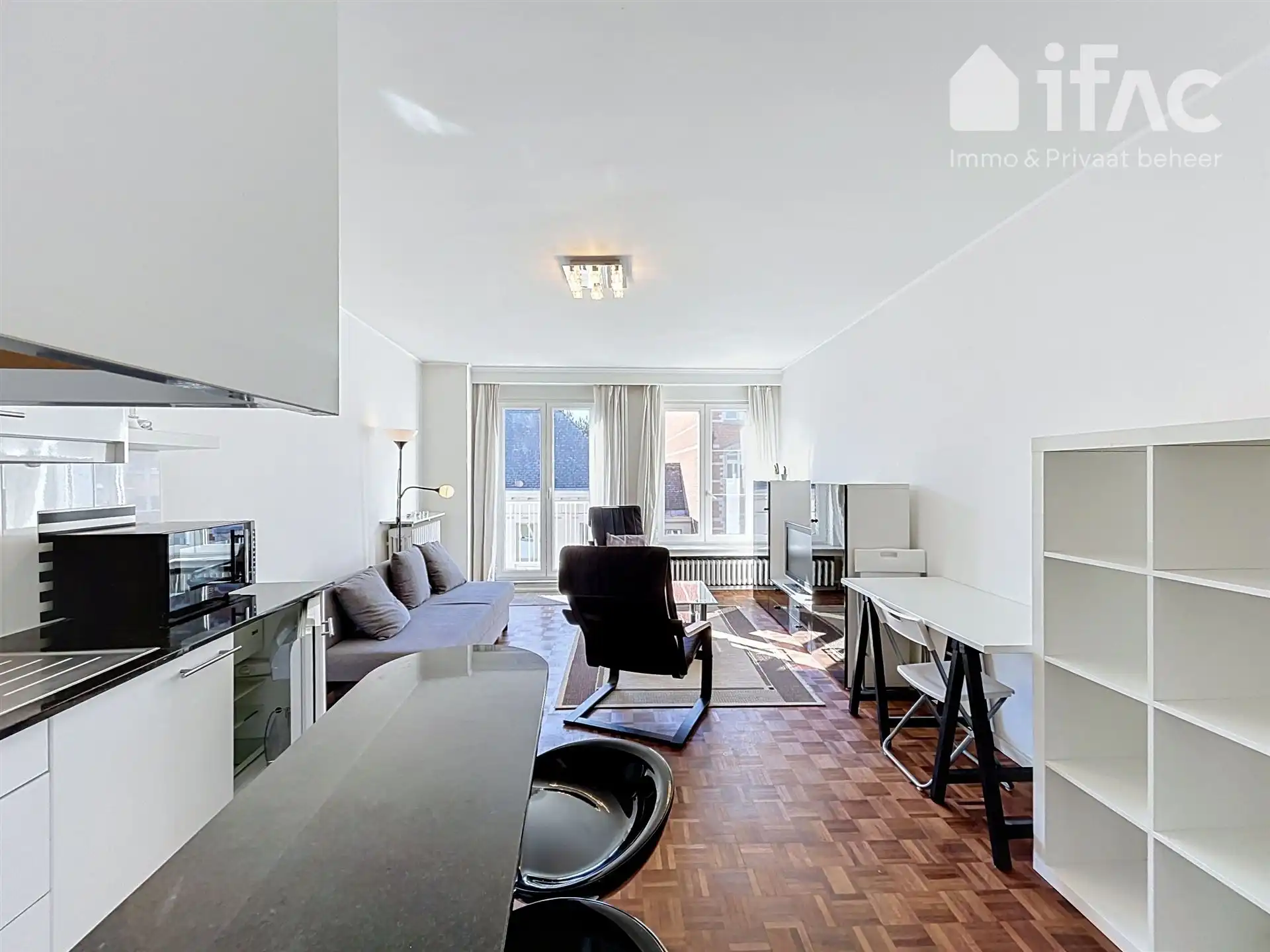 Uitstekend gelegen en gemeubeld 1 slaapkamer appartement foto 3