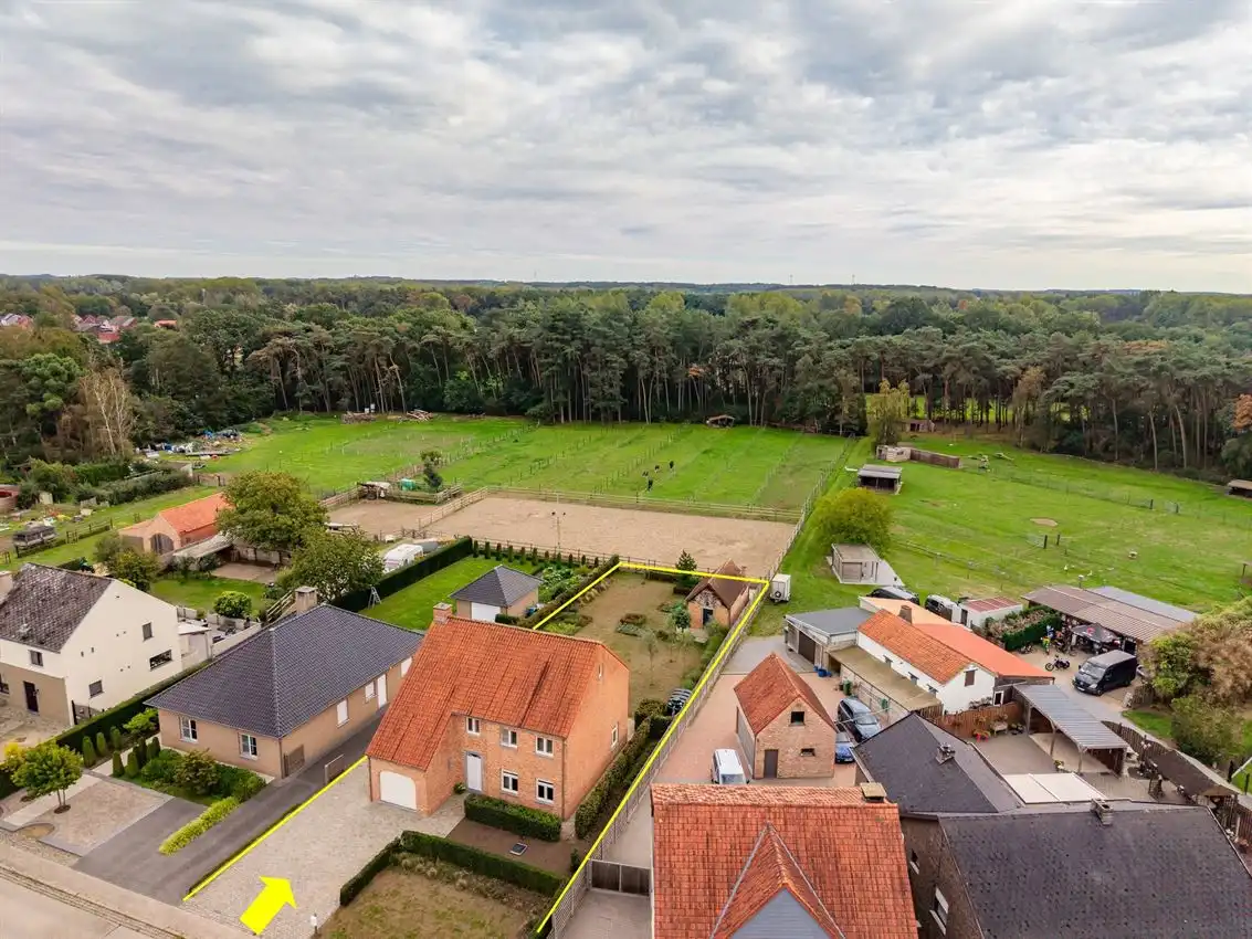 Instapklare, verrassend ruimle woning in landelijke omgeving foto {{pictureIndex}}