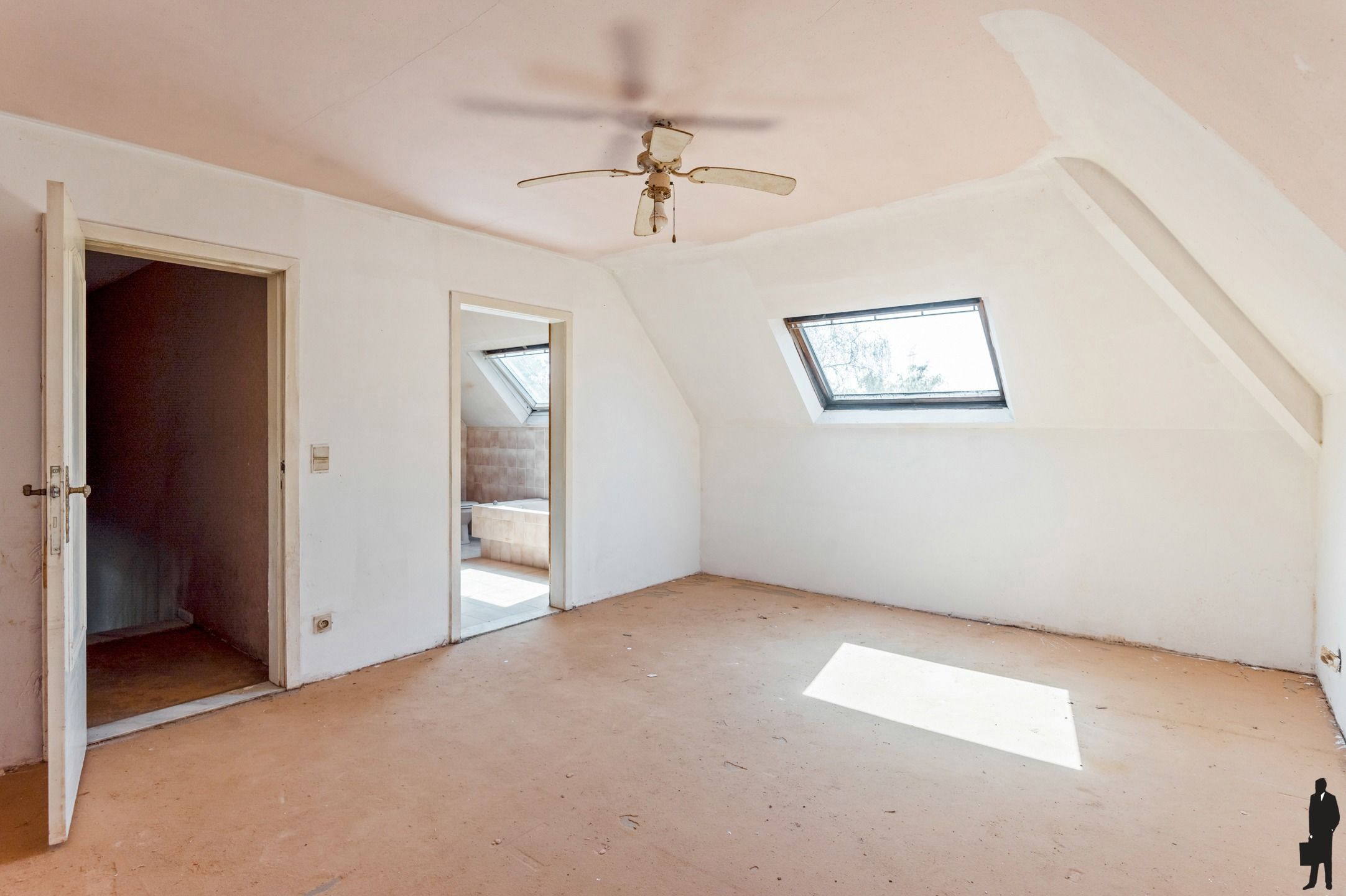 Welgelegen woning met zeer veel potentieel en groen zicht foto 14