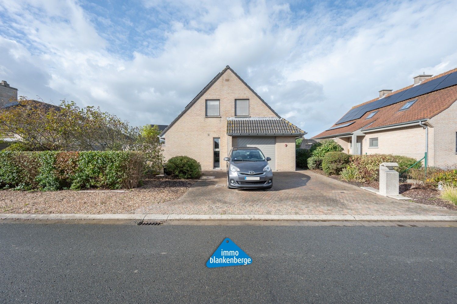 Ruime villa met zonnige tuin en moderne veranda op wandelafstand van de zee foto 32