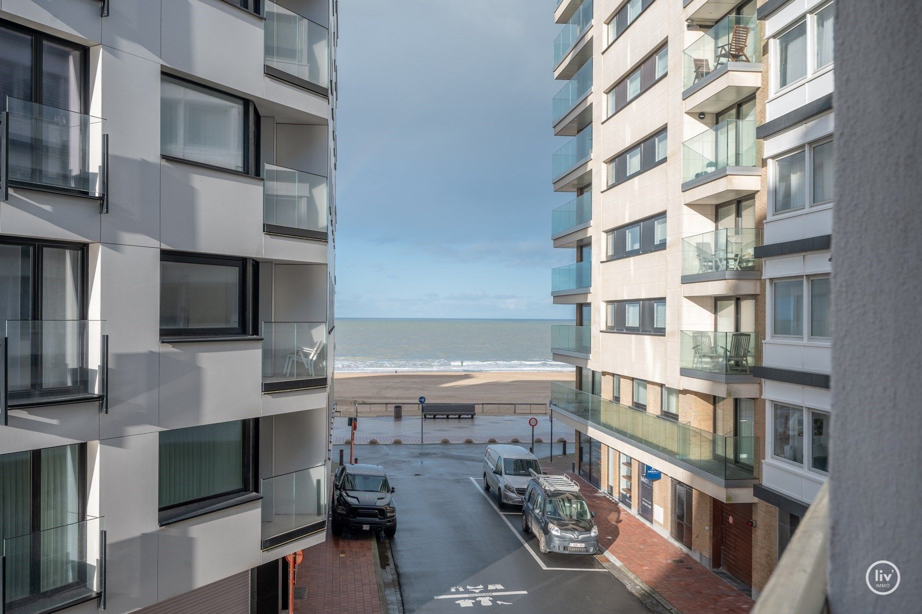 Gerenoveerd 2 slaapkamer appartement met een prachtig zeezicht gelegen nabij het Driehoeksplein te Knokke.  foto {{pictureIndex}}