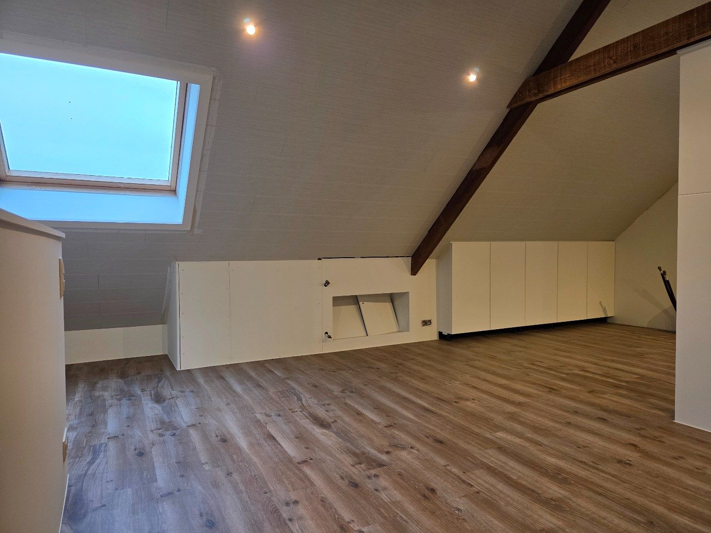 Woning met 3 slpks, schuur met 3 stallen en weiland op 2.288 m² nabij Geel-centrum ! foto 14