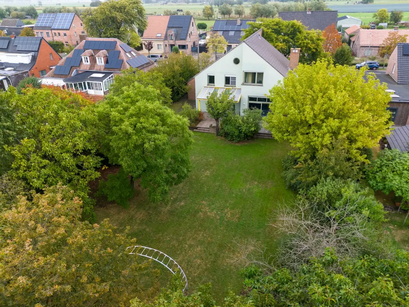 Vrijstaande architectenwoning met 5 slpk., atelier en dubbele garage op ruim perceel met zicht op de velden foto 37