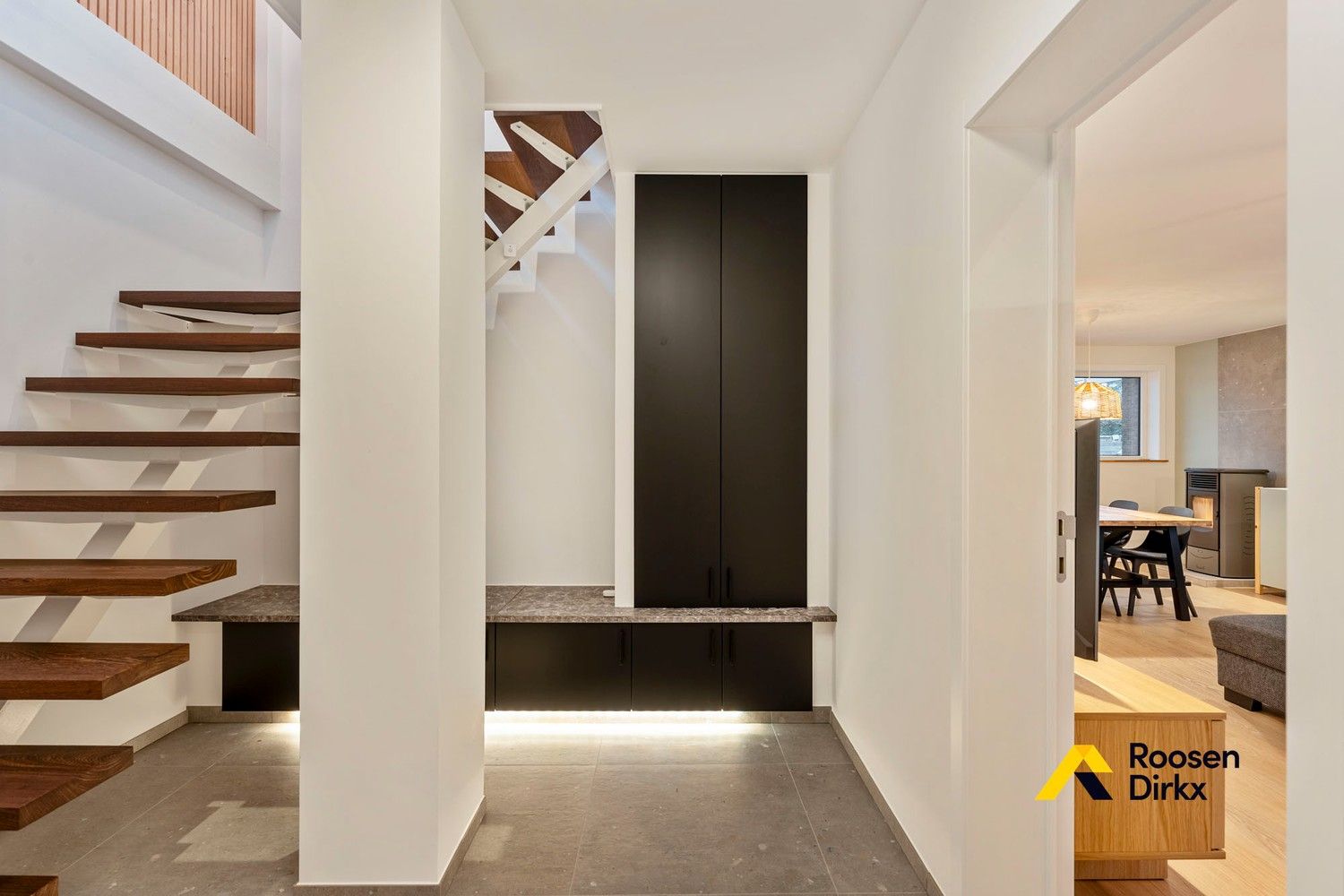 Instapklare volledig gerenoveerde vrijstaande gezinswoning met 3 slaapkamers op perceel van 617m² foto 3