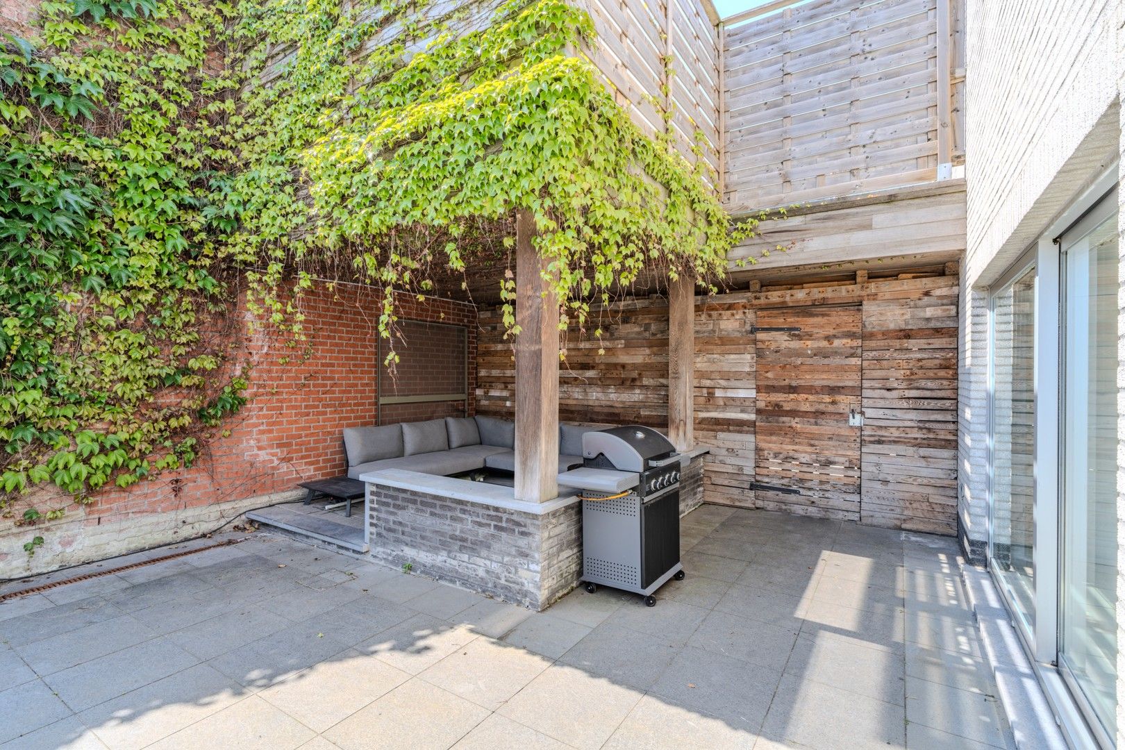 Instapklare woning met loods en vakantie-appartement foto 17