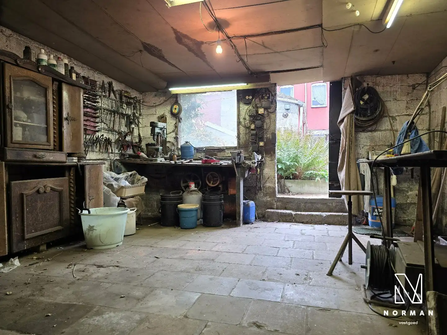 Centraal gelegen woning met grote garage/atelier met uitweg te Kuurne foto 16