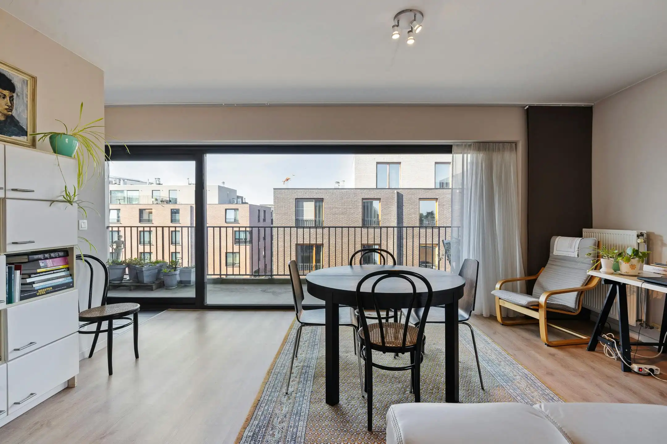 Lichtrijk appartement met terras nabij Damse Vaart te Brugge foto 4
