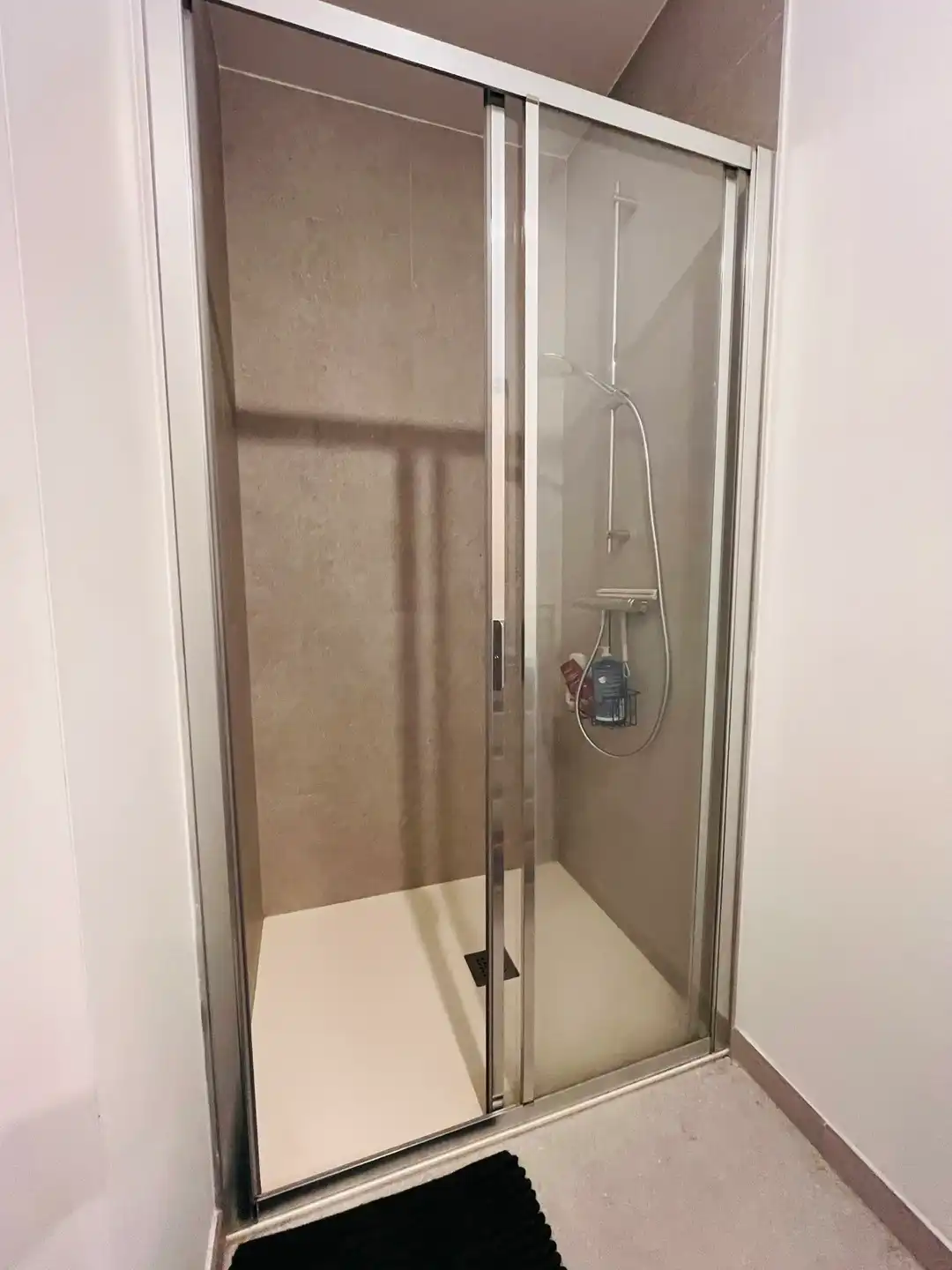 MODERN EN ENERGIEZUINIG APPARTEMENT MET 2 AUTOSTAANPLAATSEN foto 9