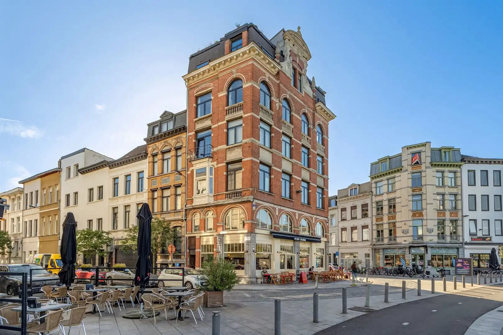 Architecturaal wonen met zicht over Antwerpen-Zuid foto {{pictureIndex}}