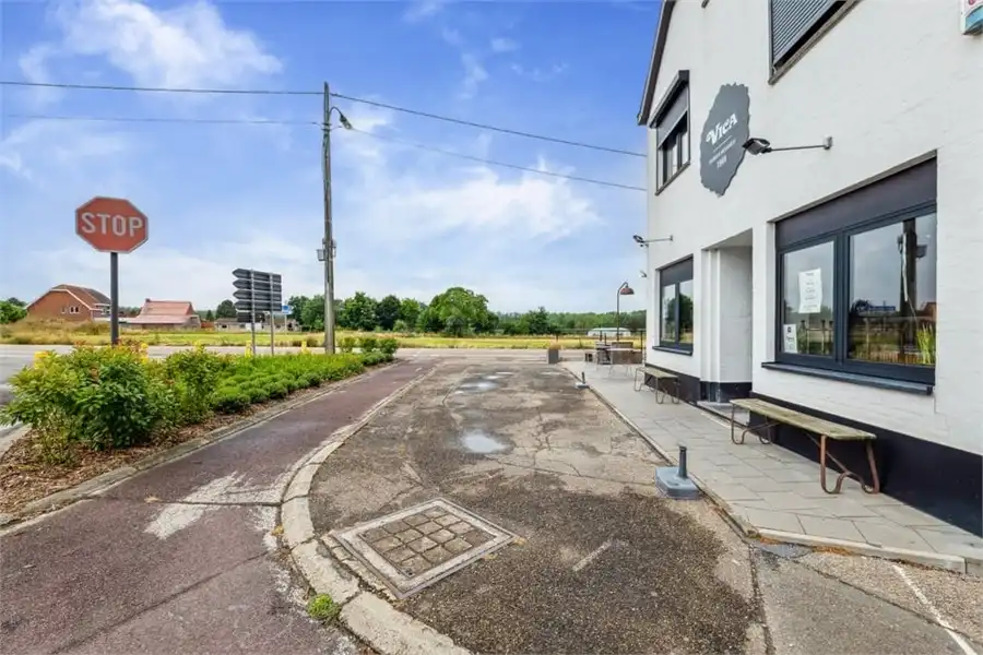 INTERESSANTE OPBRENGSTEIGENDOM MET HANDELSRUIMTE EN APPARTEMENT foto 6