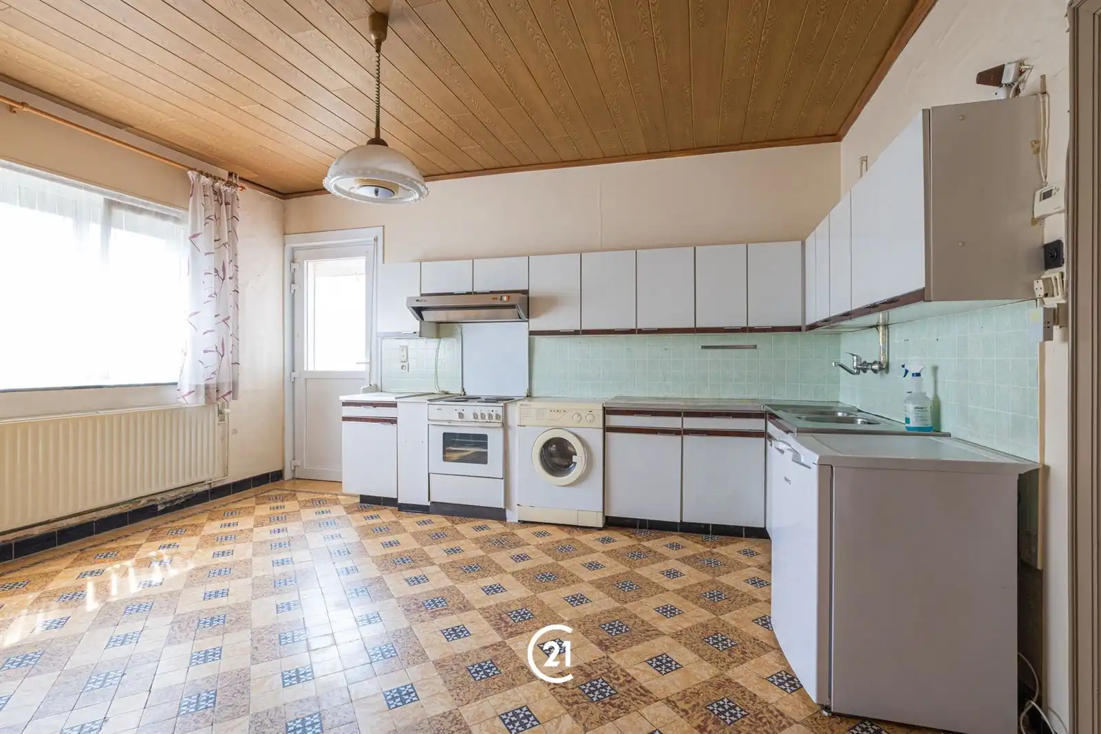 Halfopen woning met garage, tuin en veel potentieel! foto 10