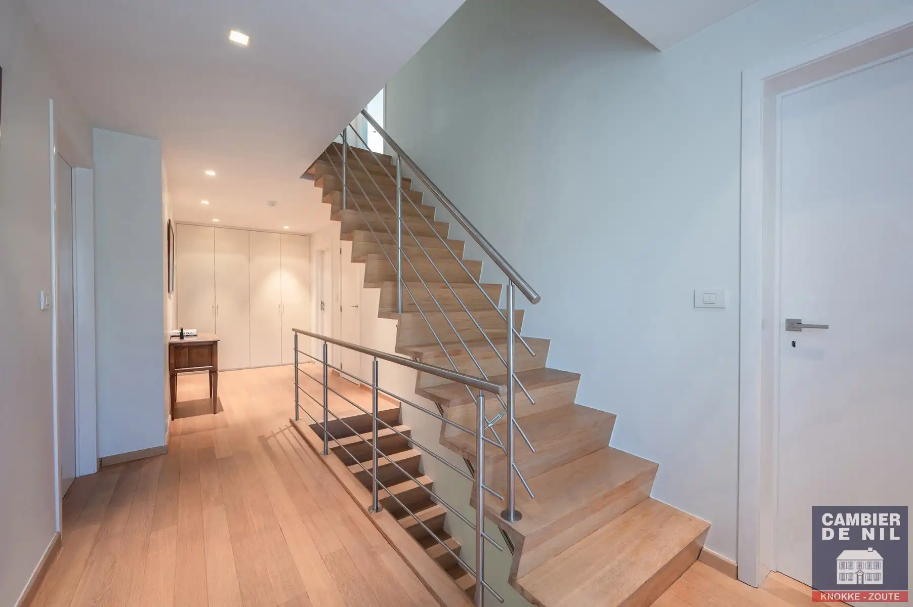 Ruime, gemeubelde koppelvilla aan de Royal Zoute Tennisclub. foto 30