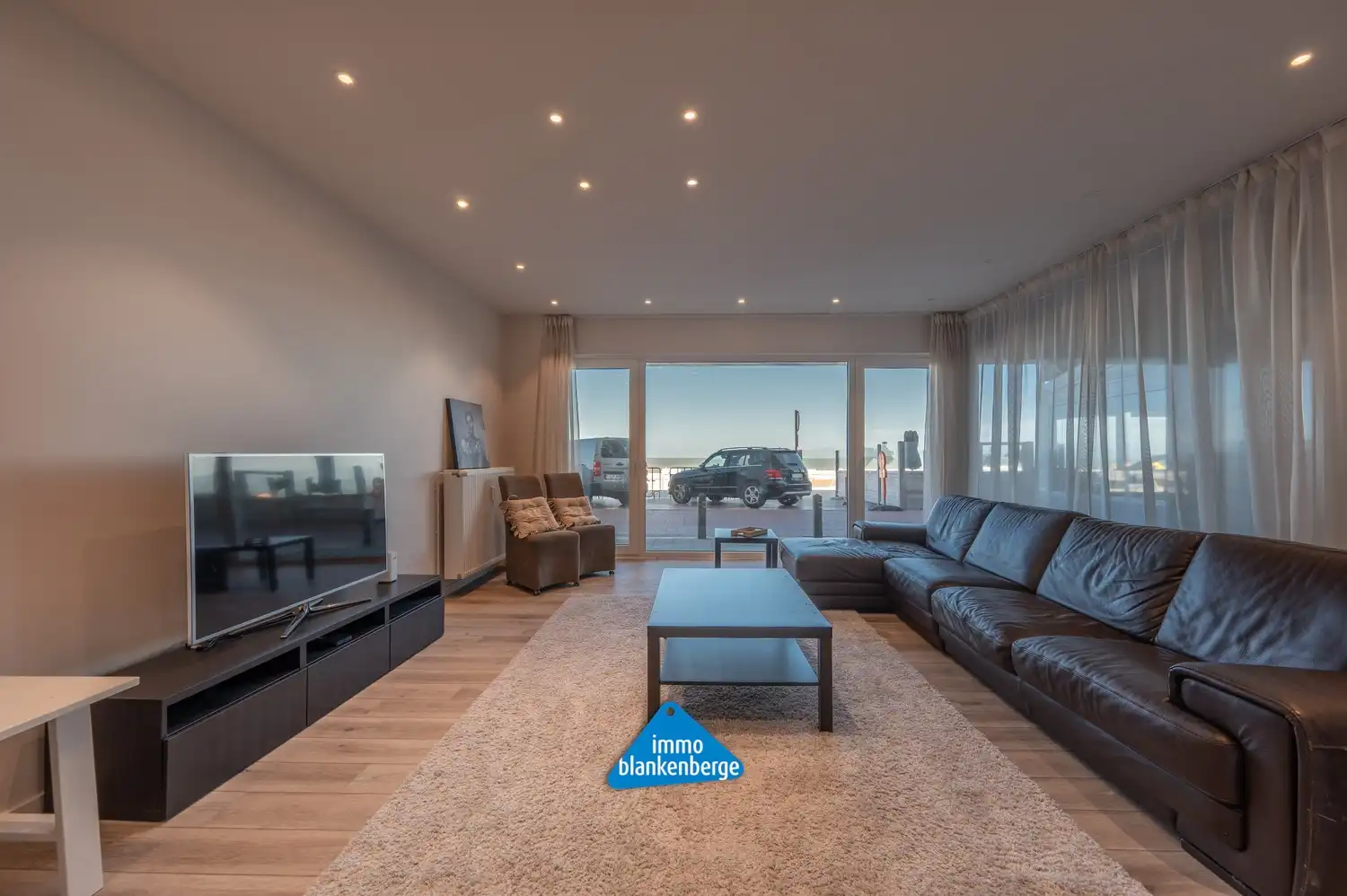 Ruim Gelijkvloers Appartement op de Zeedijk met Frontaal Zeezicht foto 4