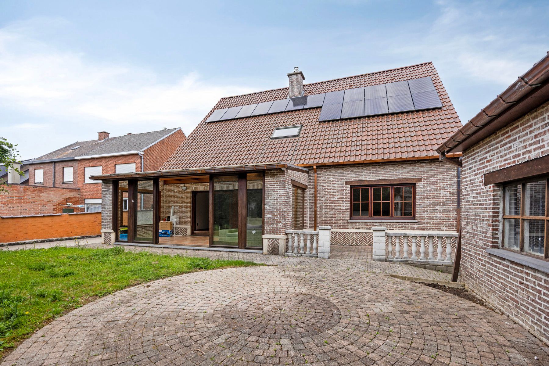 Ruime gezinswoning met 5 slaapkamers, tuin en garage foto 19