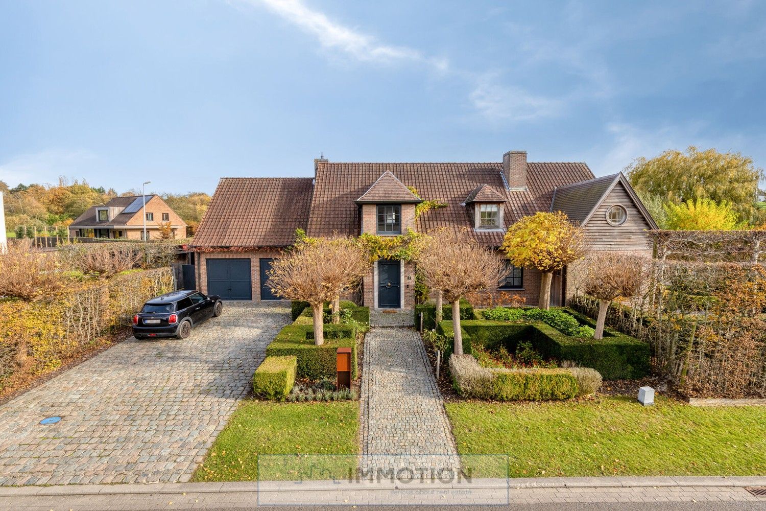 Ruime villa met 6 slaapkamers op mooi perceel in villawijk te Marke foto {{pictureIndex}}