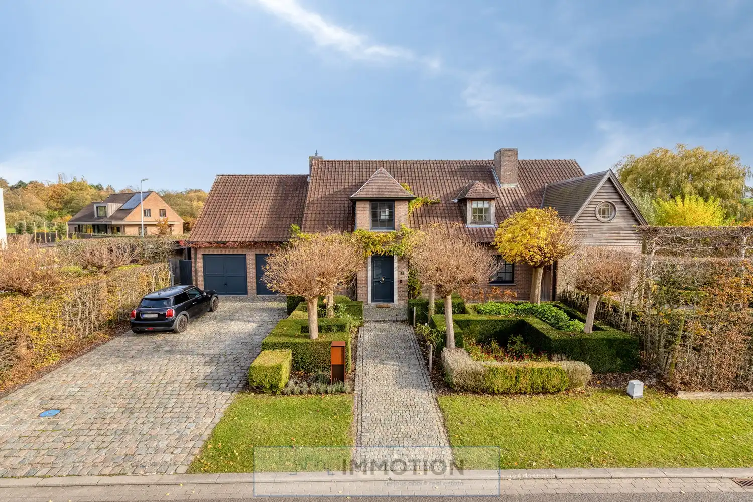 Ruime villa met 6 slaapkamers op mooi perceel in villawijk te Marke foto {{pictureIndex}}