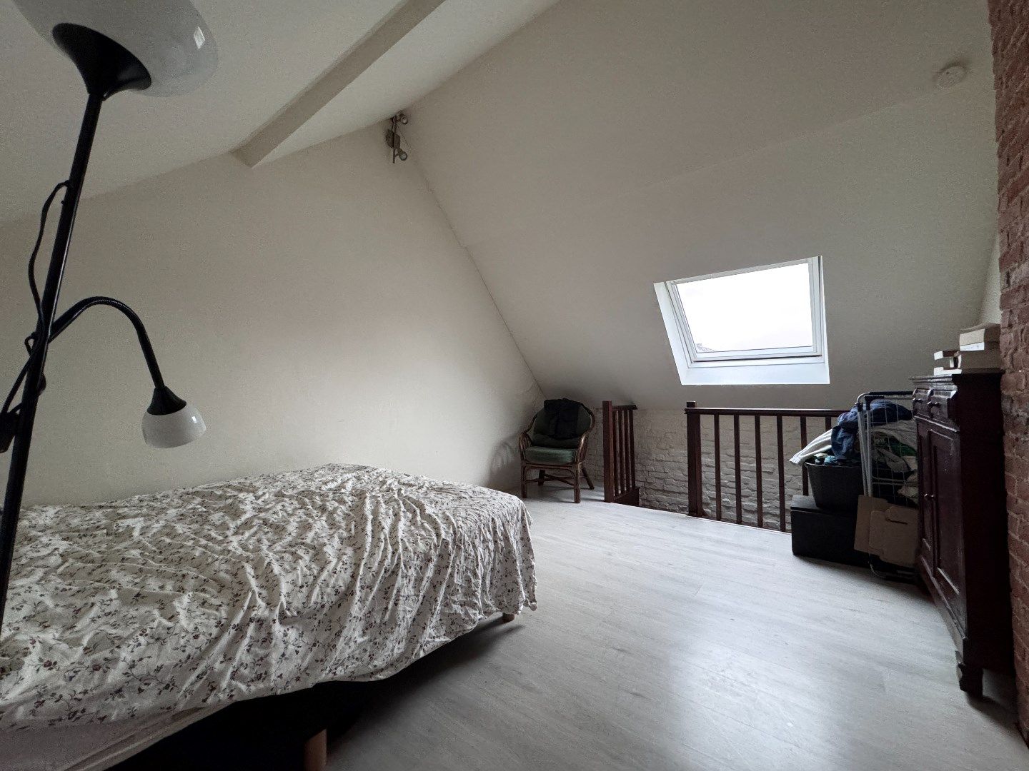 Leuke rijwoning uitgevend op een binnenplein  foto 8