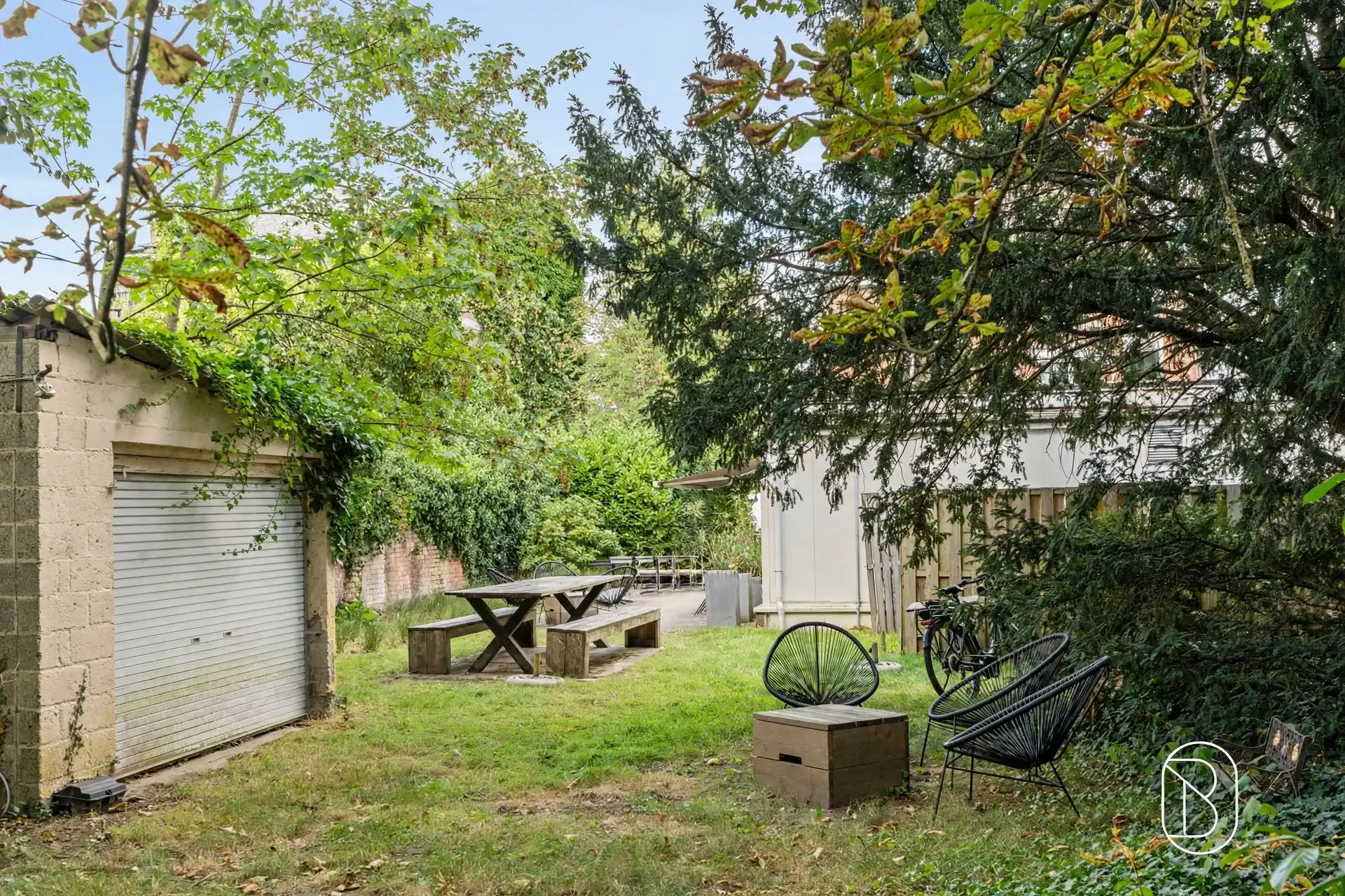 Topgelegen verhuurd handelspand met appartement. foto 5