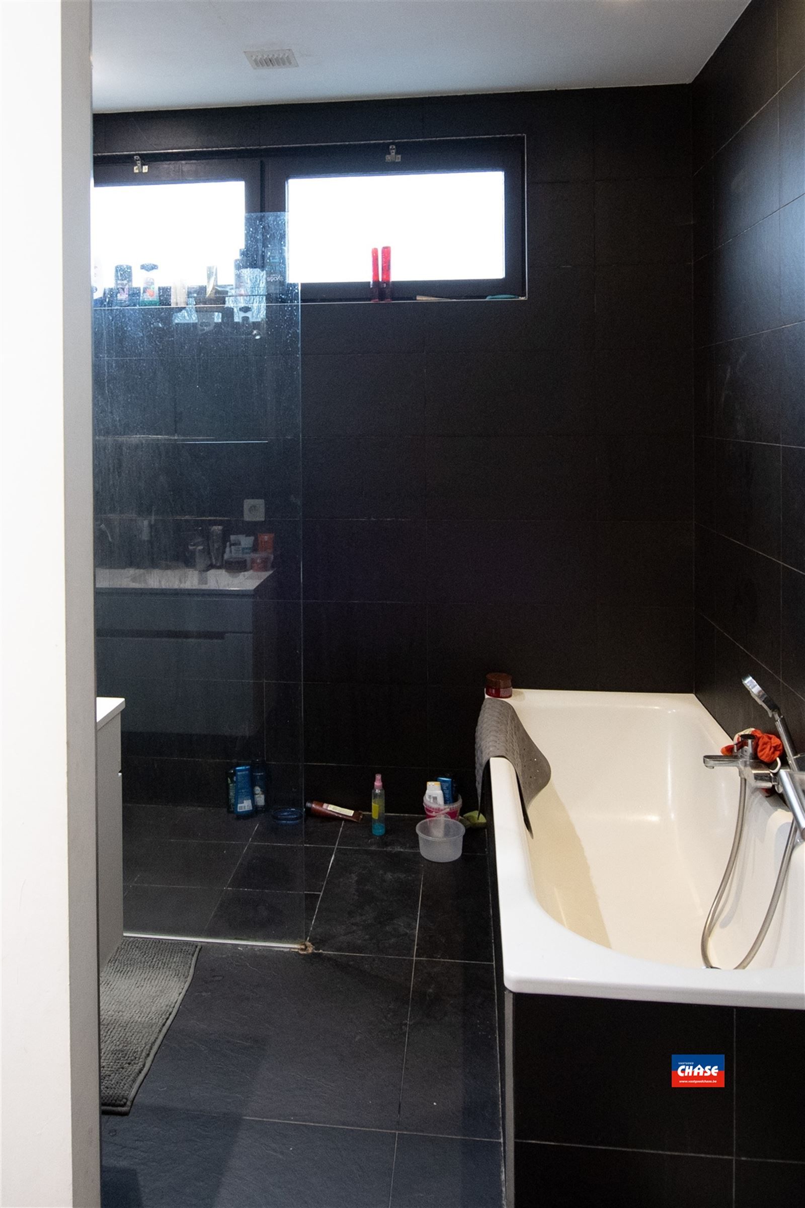 Handelshuis met groot appartement, garage en tuin foto 44