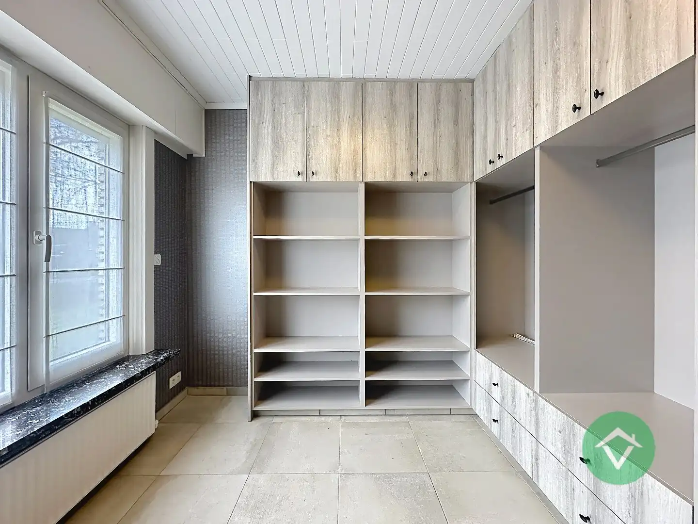 Statige bungalow op 1.811m² met landelijk zicht, drie slaapkamers en twee garages te Ichtegem foto 6