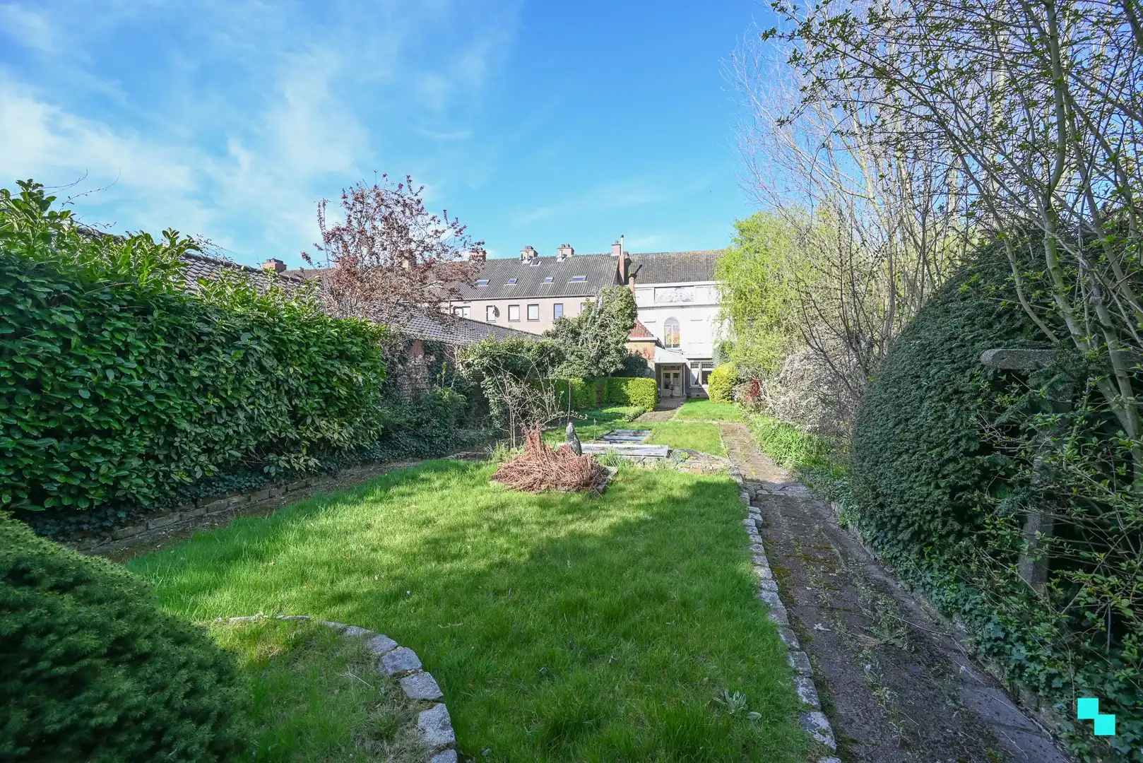 Te renoveren herenwoning te centrum Izegem nabij het kanaal. foto 3