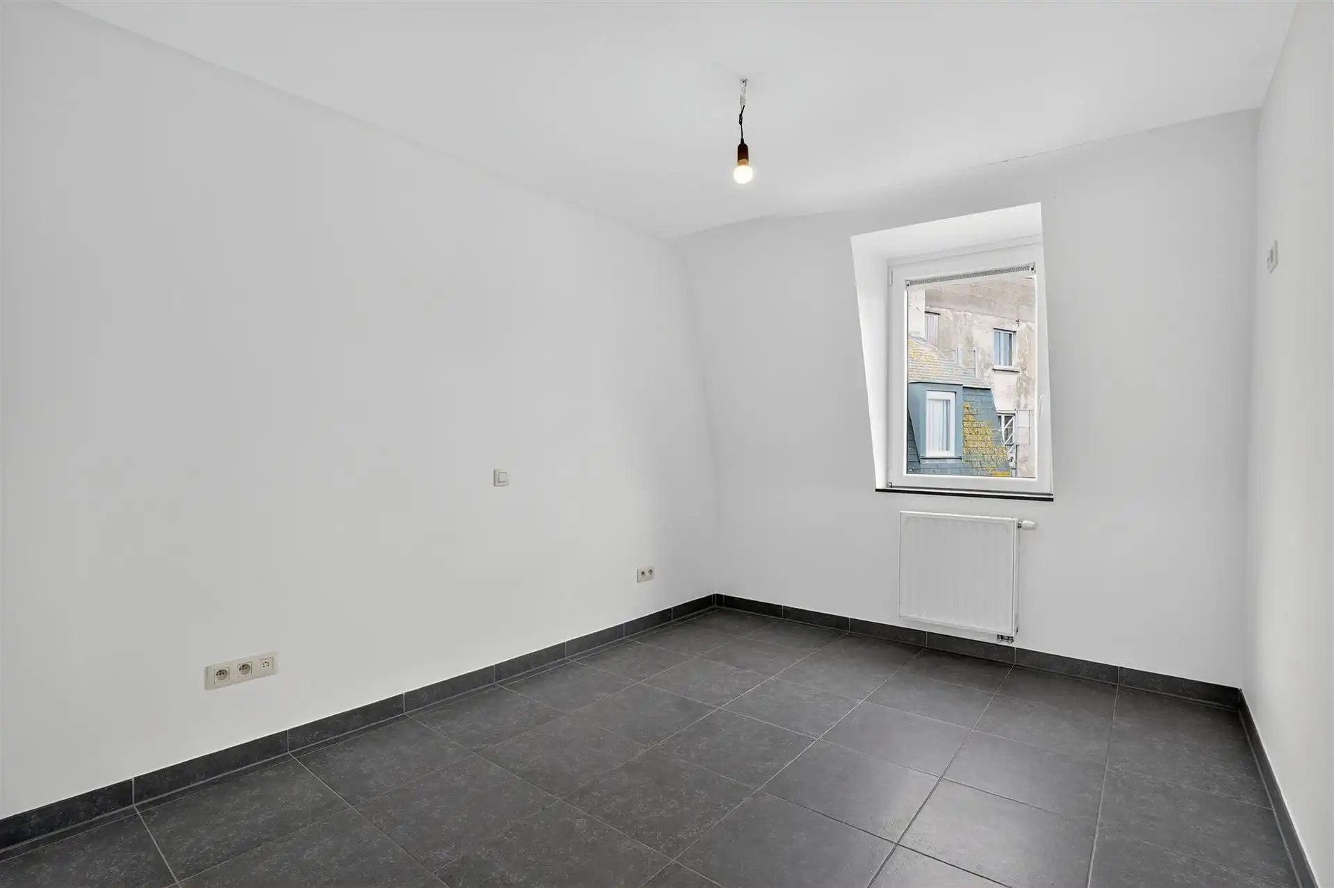 CENTRALE LIGGING / STAANPLAATS foto 18