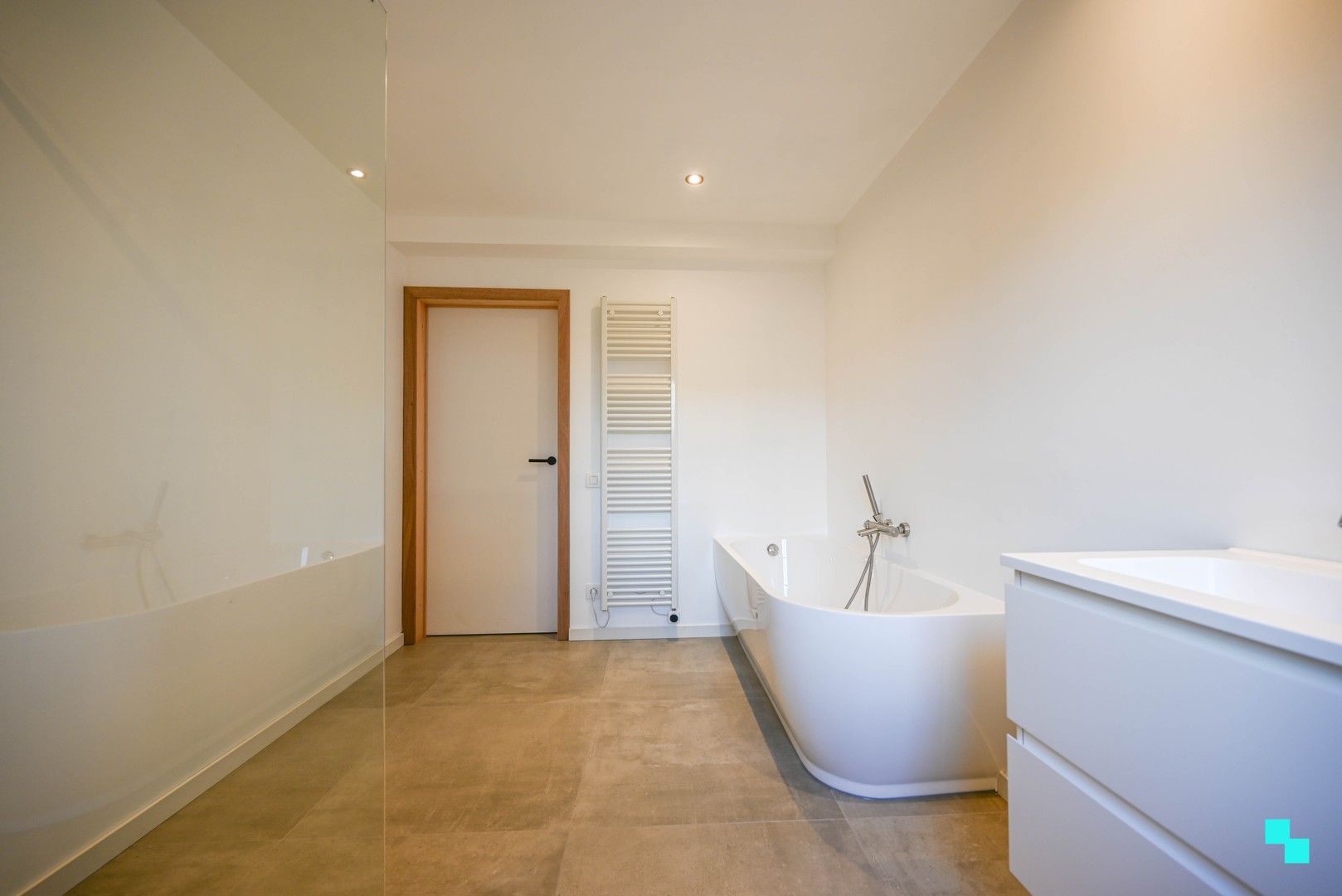 Volledig gerenoveerde woning met zicht op de velden foto 13