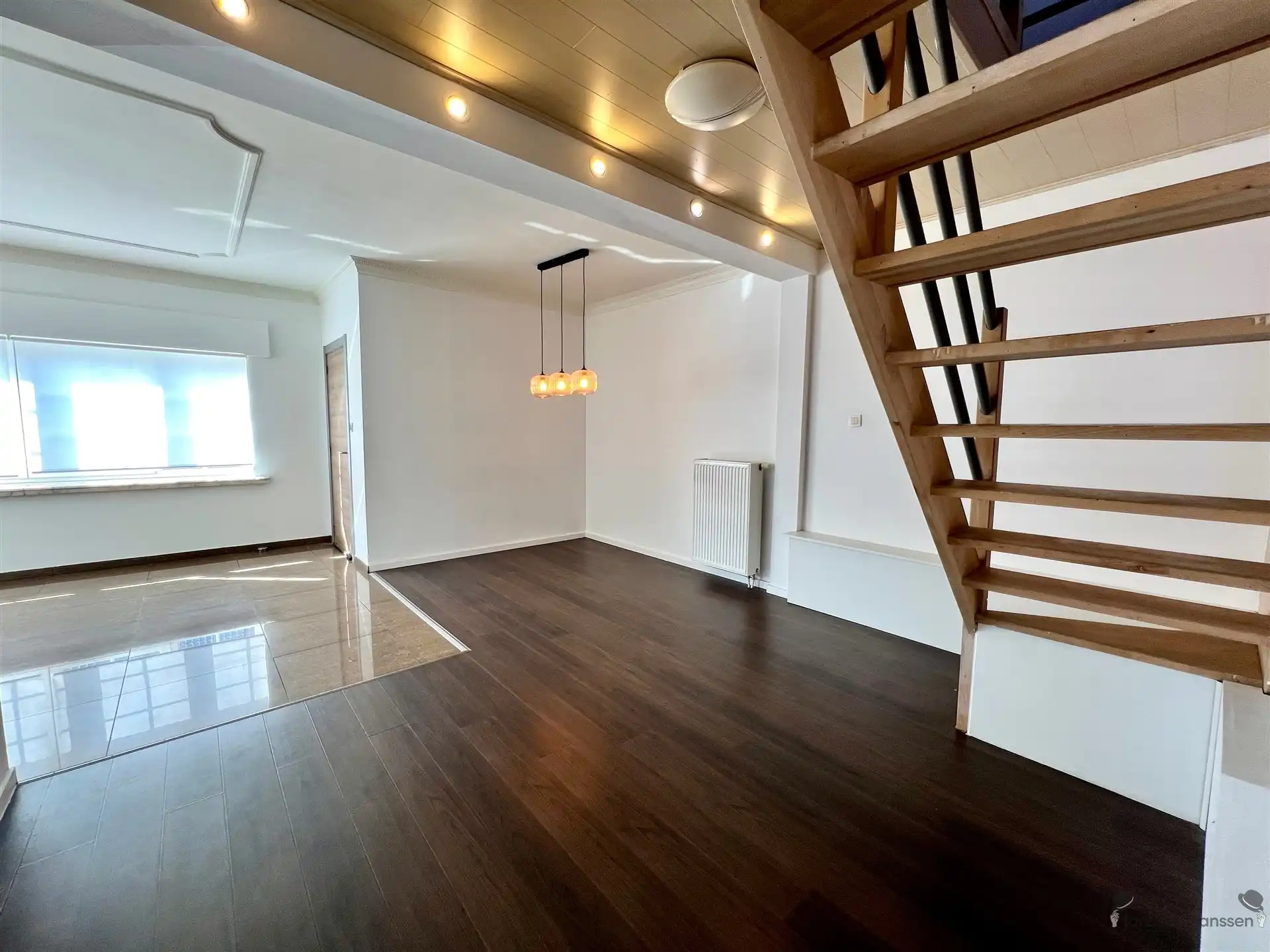 Ruime woning met 5 slaapkamers foto 4