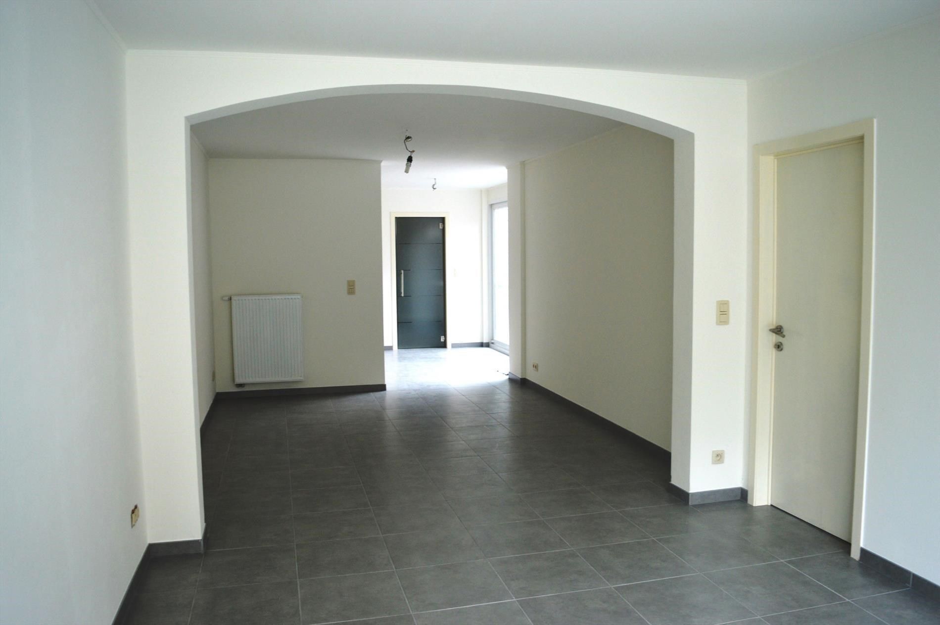 Gerenoveerd gelijkvloers appartement met 2 slaapkamers te Gistel foto {{pictureIndex}}