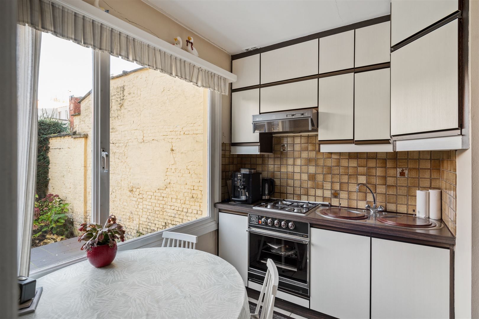 Te renoveren burgerwoning met 3 à 4 slaapkamers en tuin. foto 8