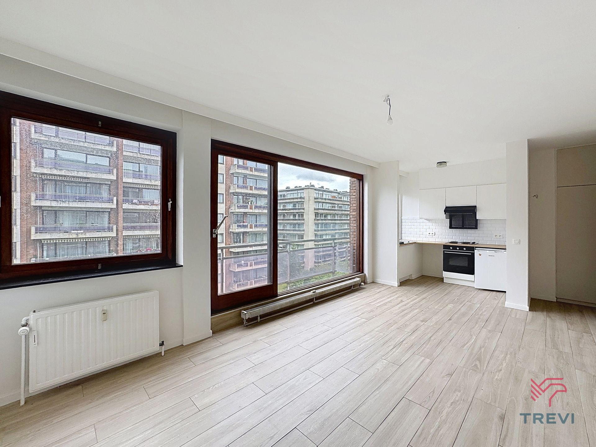 Ruime studio van ±40m² in Ukkel  foto {{pictureIndex}}