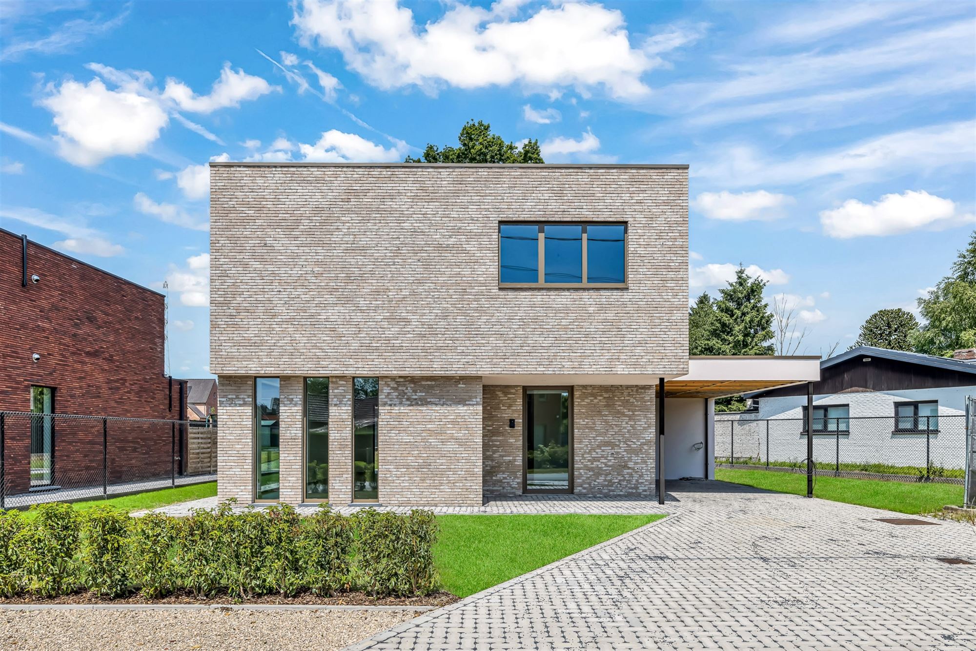 NIEUWBOUW OPEN BEBOUWING MET CARPORT OP RUSTIGE DOCH CENTRALE LIGGING TE PAAL foto {{pictureIndex}}