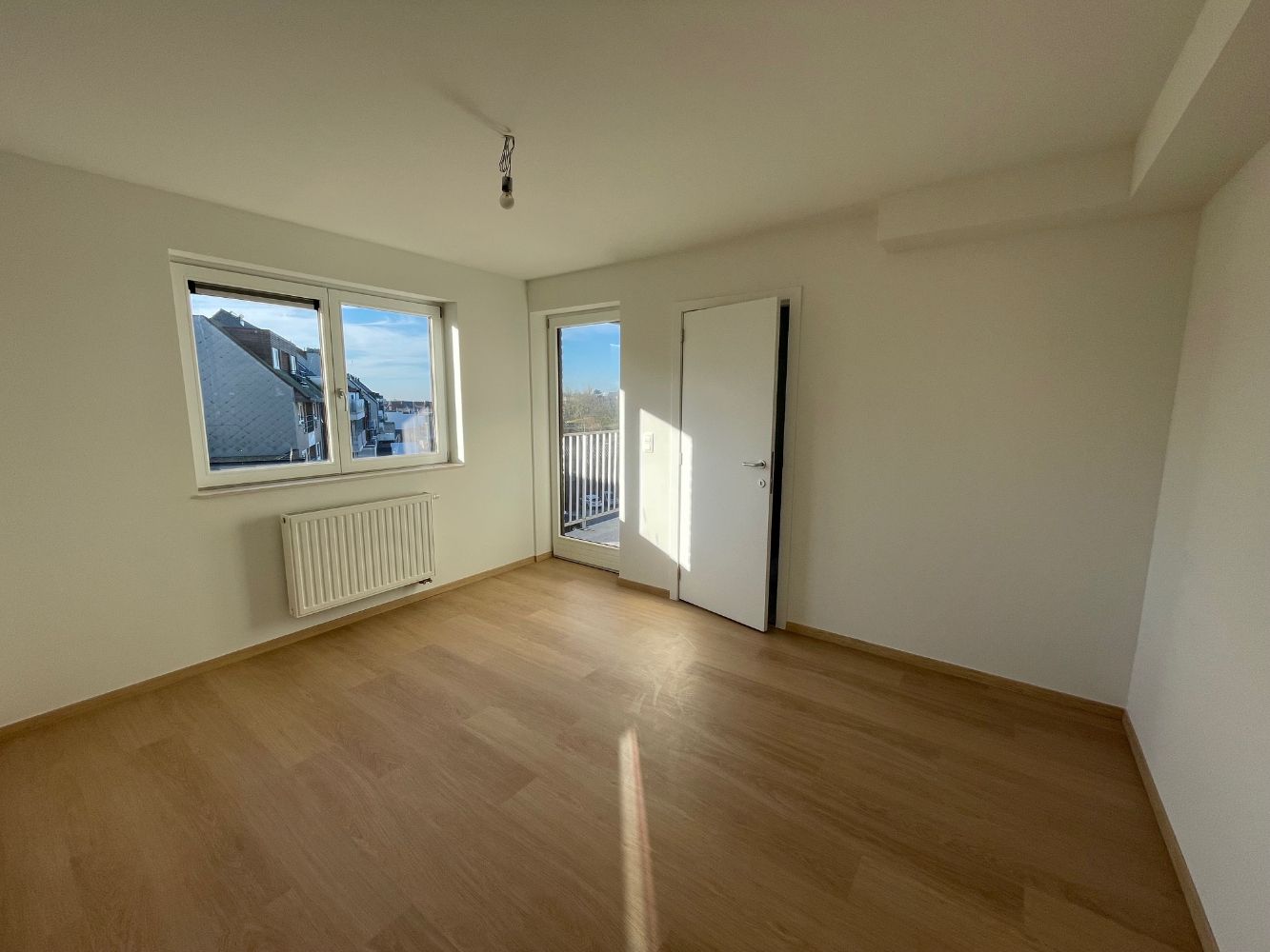 Ruim appartement met drie slaapkamers en twee badkamers( één met douche en één met bad). foto 19