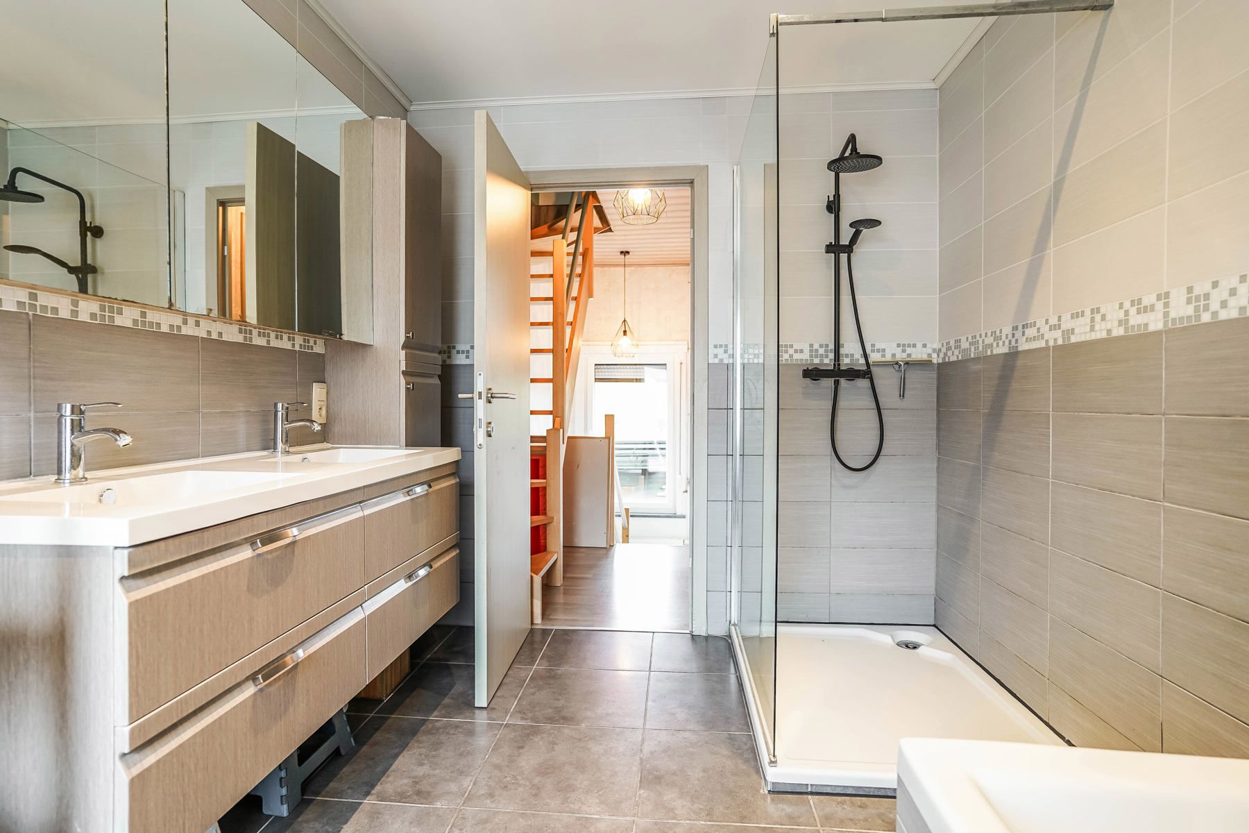 Perfect instapklare, volledig gerenoveerde woning met alle comfort te Kapelle-op-den-Bos foto 17